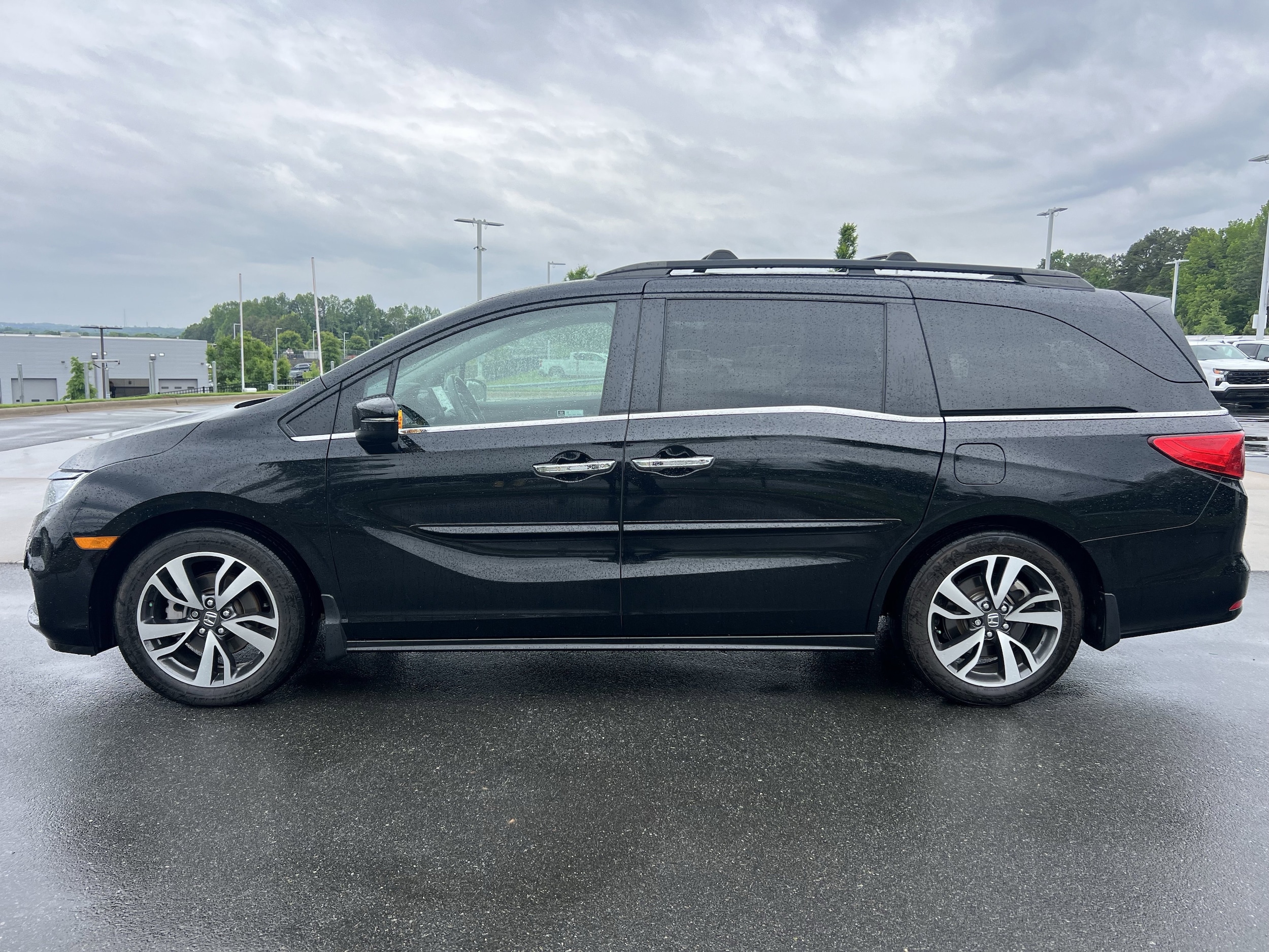 2021 Honda Odyssey Touring photo 2