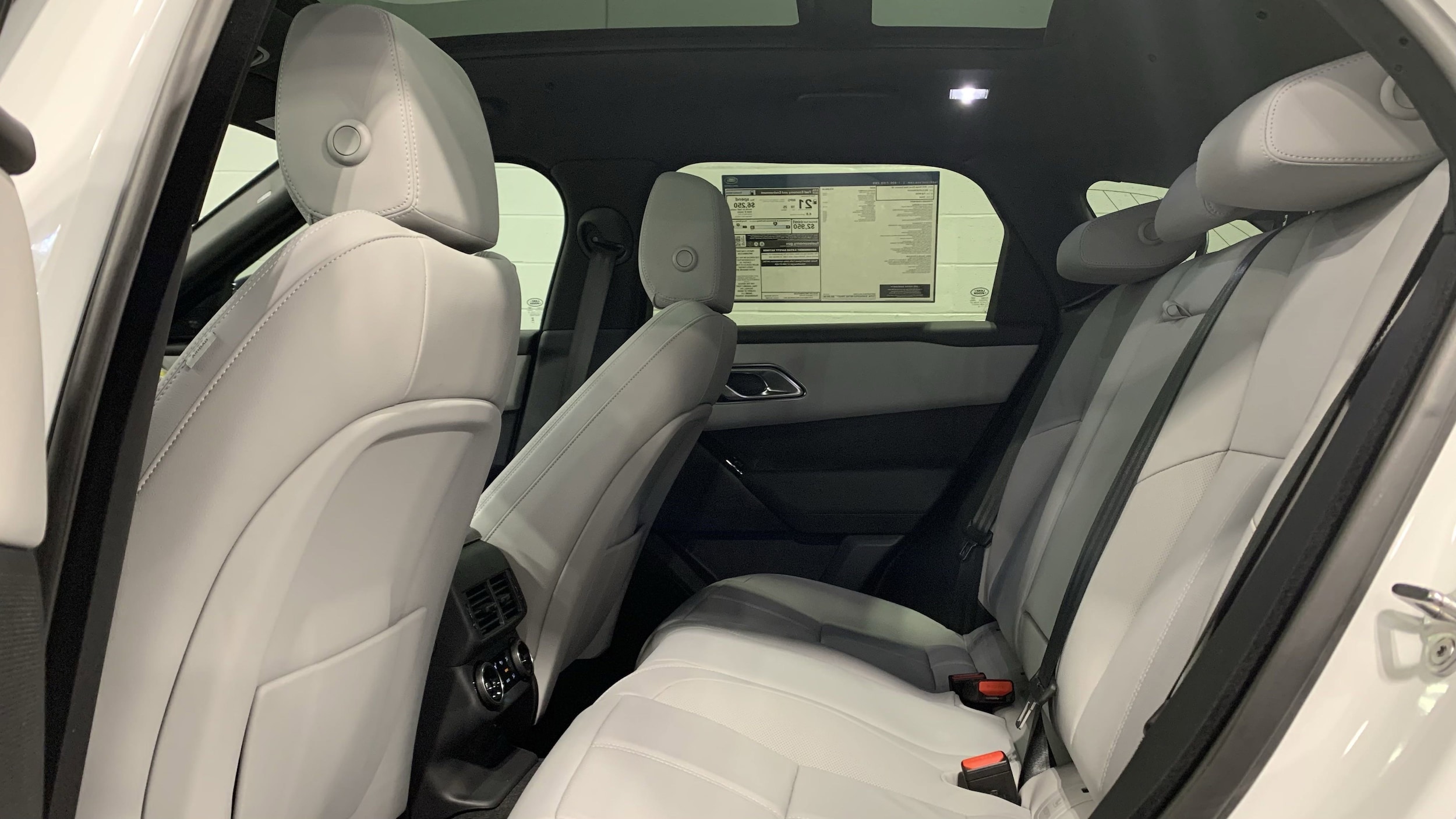 2026 Land Rover Range Rover Velar Dynamic SE photo 5