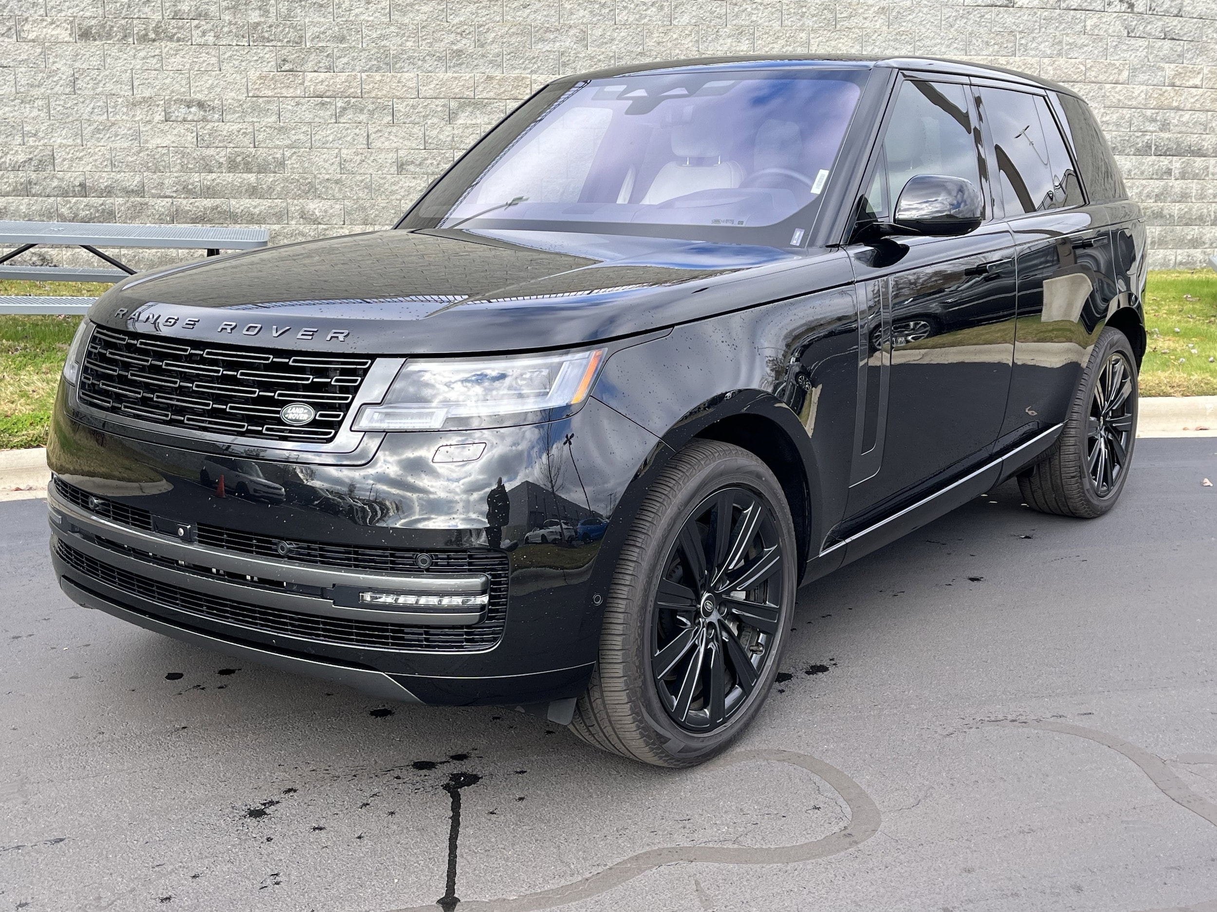 2023 Land Rover Range Rover SE's photo