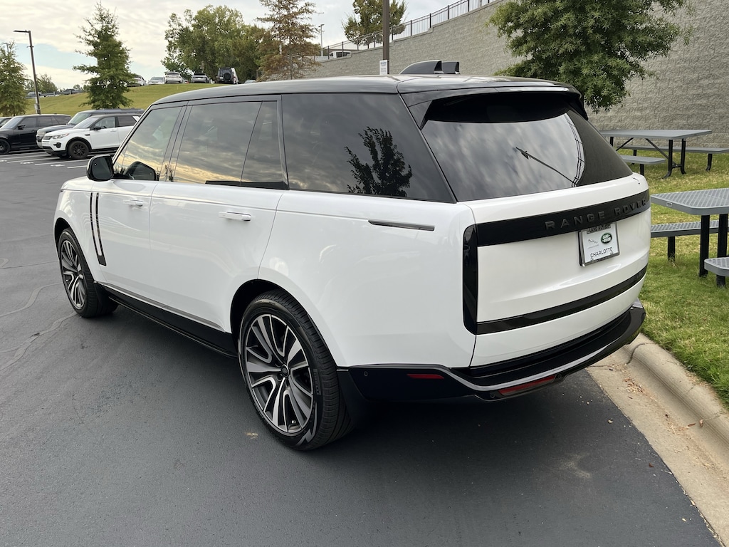 New 2025 Land Rover Range Rover SE SUV