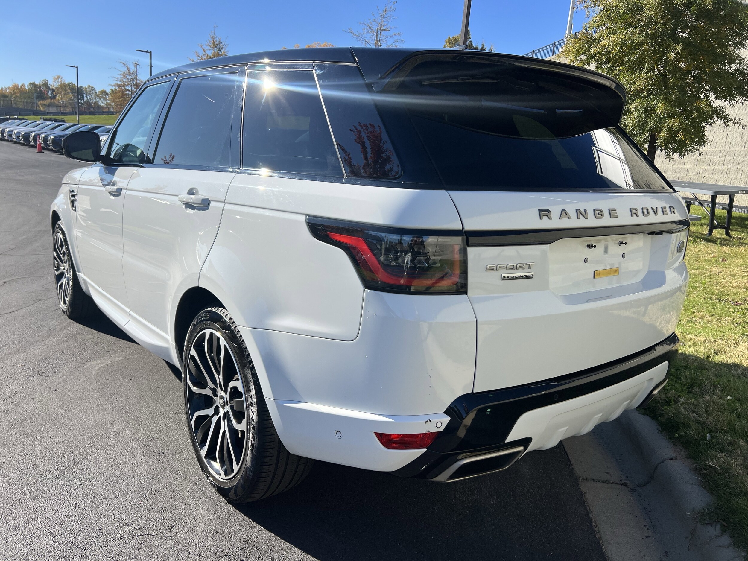 2018 Land Rover Range Rover Sport Supercharged Dynamic photo 3