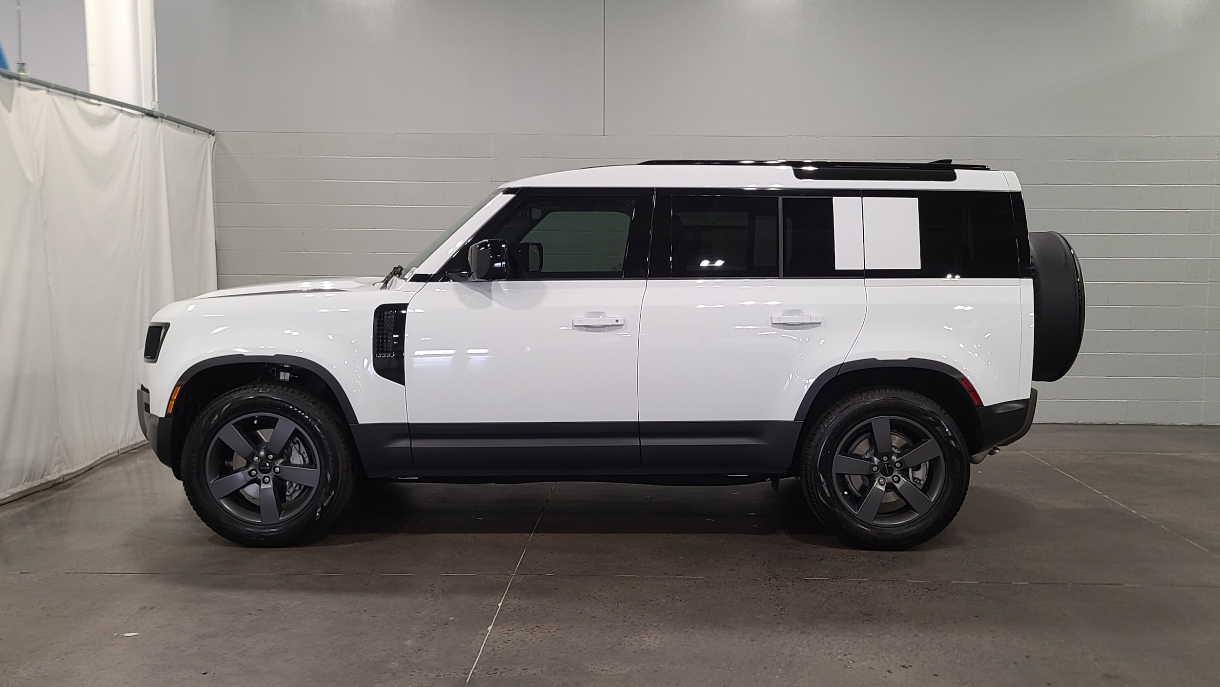 2026 Land Rover Defender S photo 6