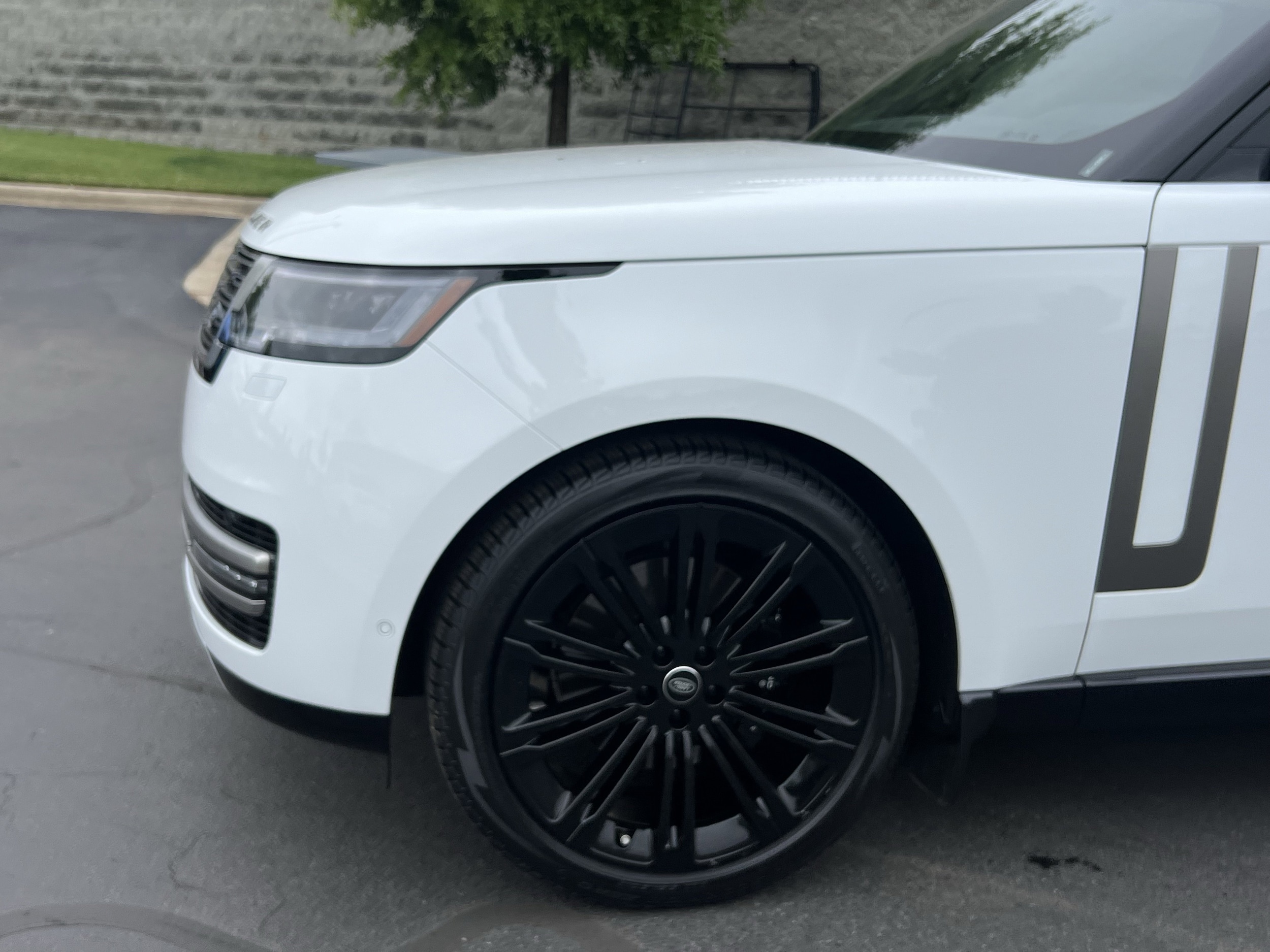 2024 Land Rover Range Rover SE photo 5