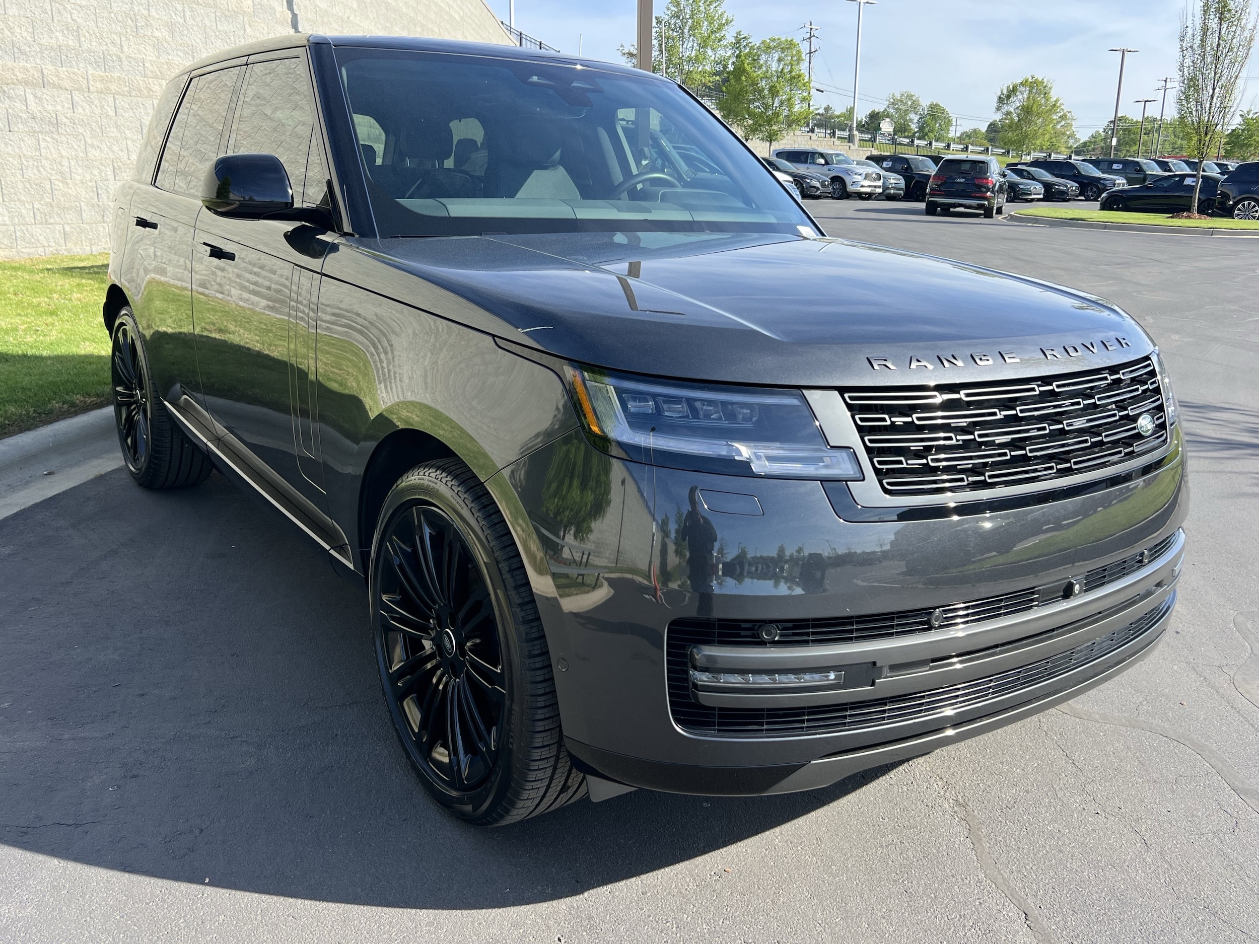 2024 Land Rover Range Rover SE photo 3