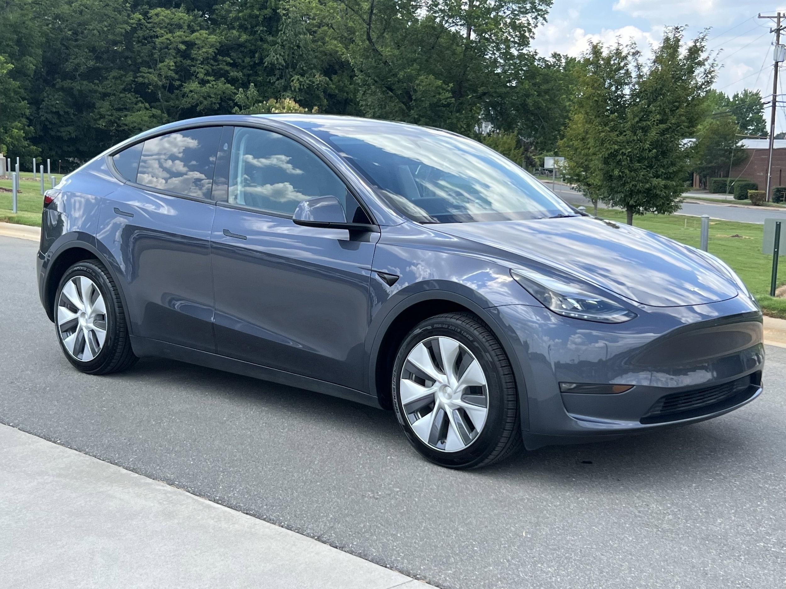 2023 Tesla Model Y Long Range Dual Motor All-Wheel Drive's photo