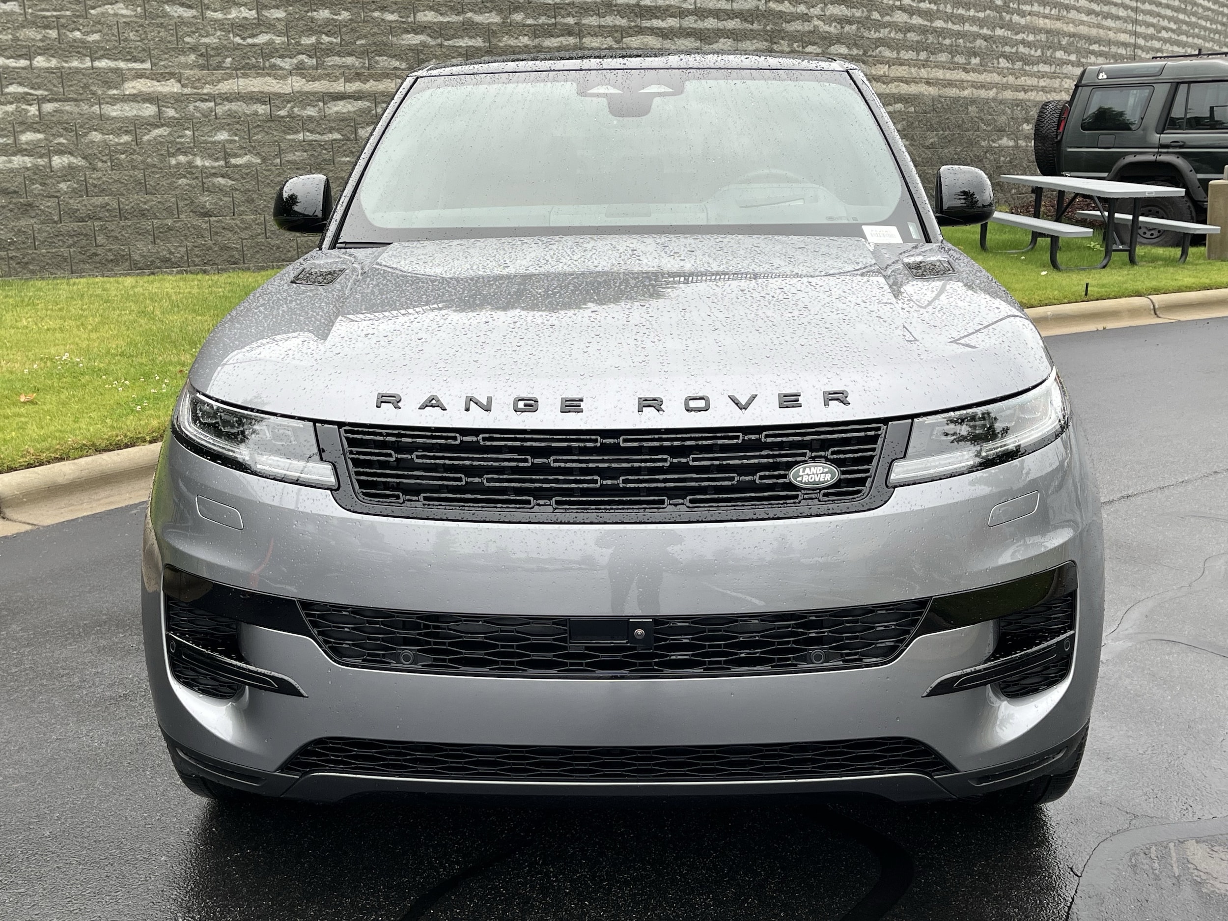 2025 Land Rover Range Rover Sport SE photo 3