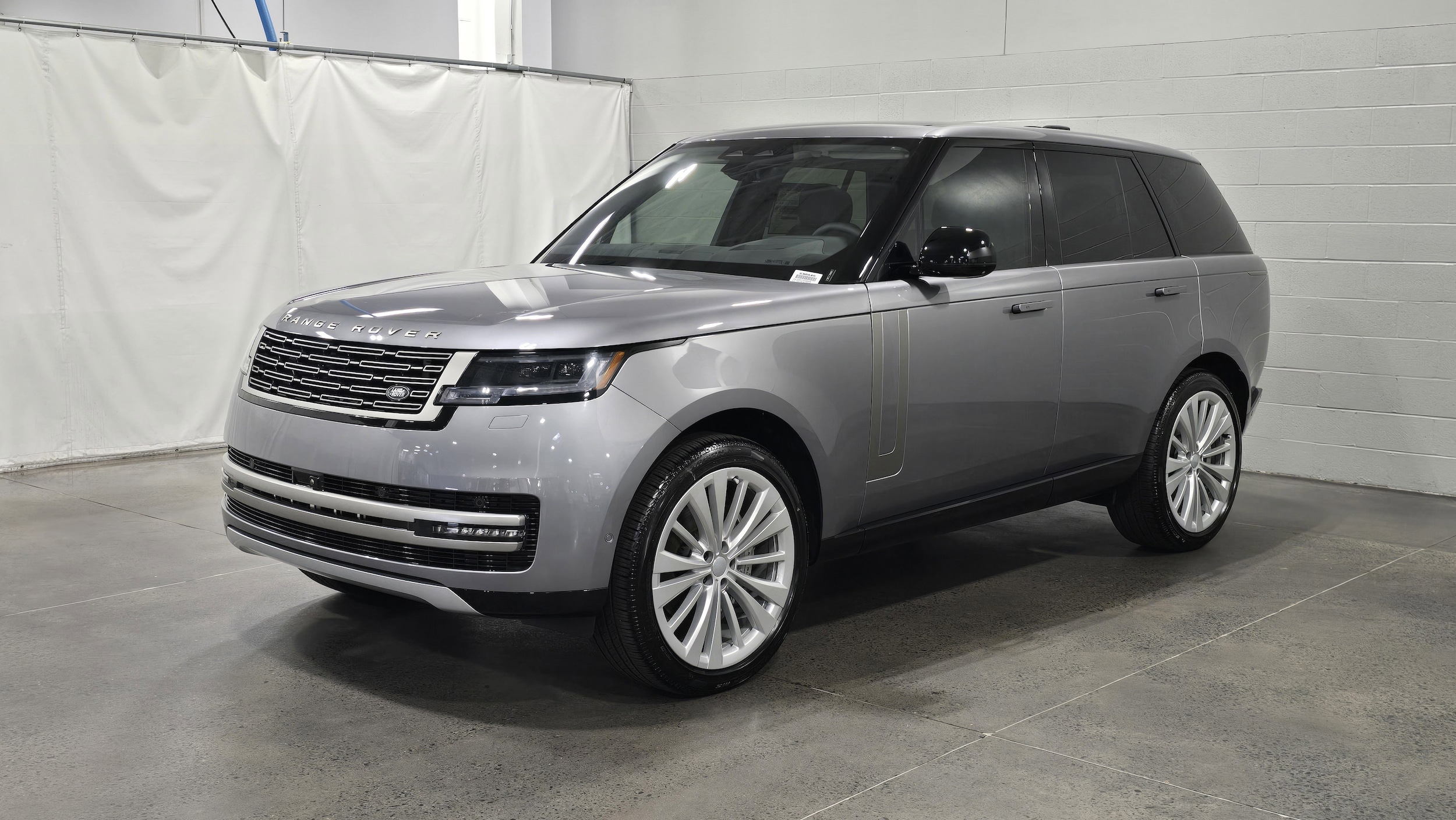 2025 Land Rover Range Rover SE's photo