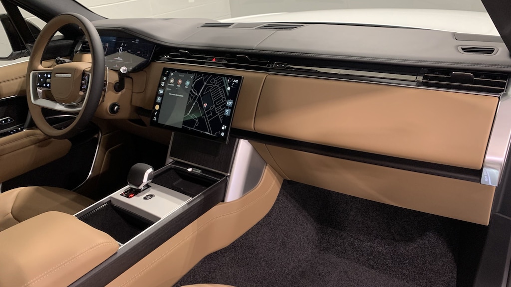 New 2025 Land Rover Range Rover SE SUV