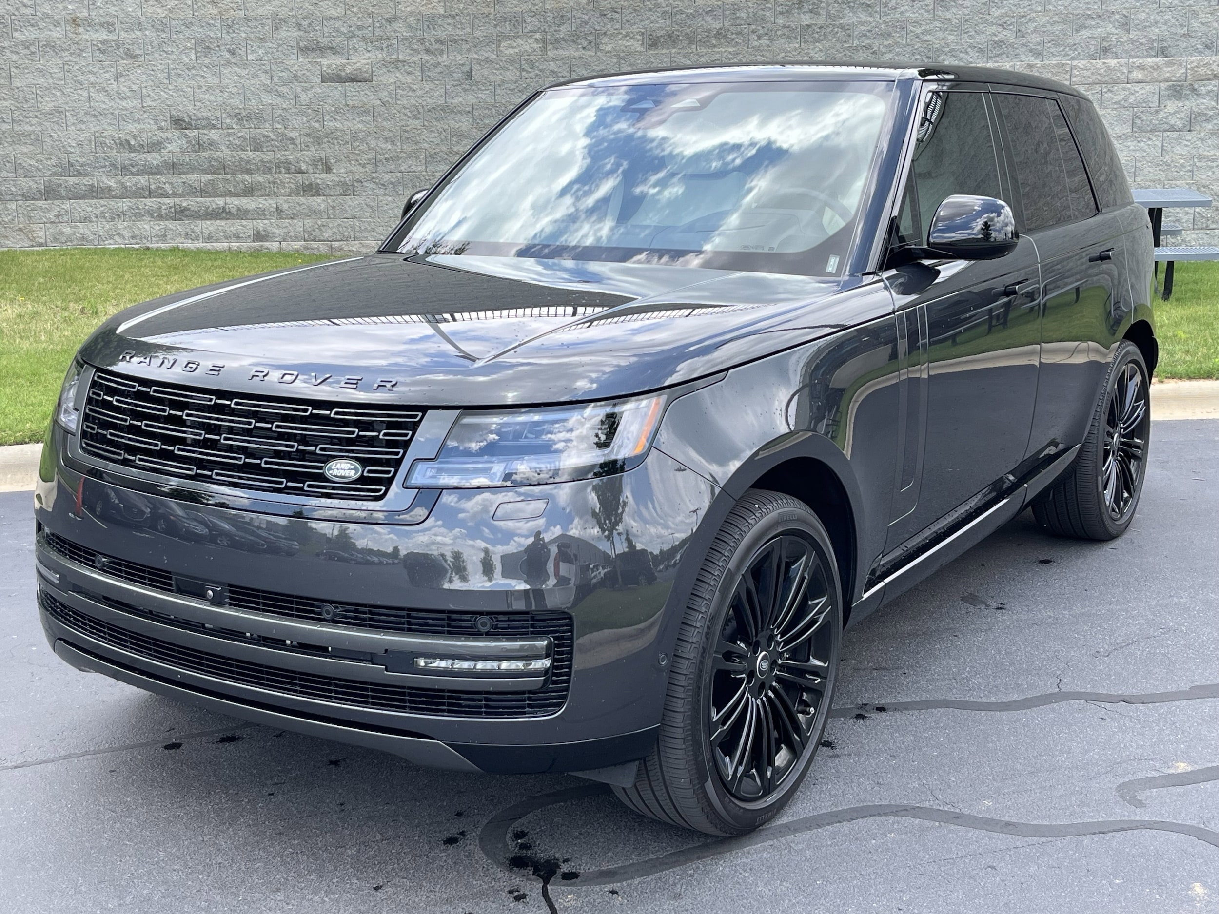 2025 Land Rover Range Rover 4.4 SE SWB's photo