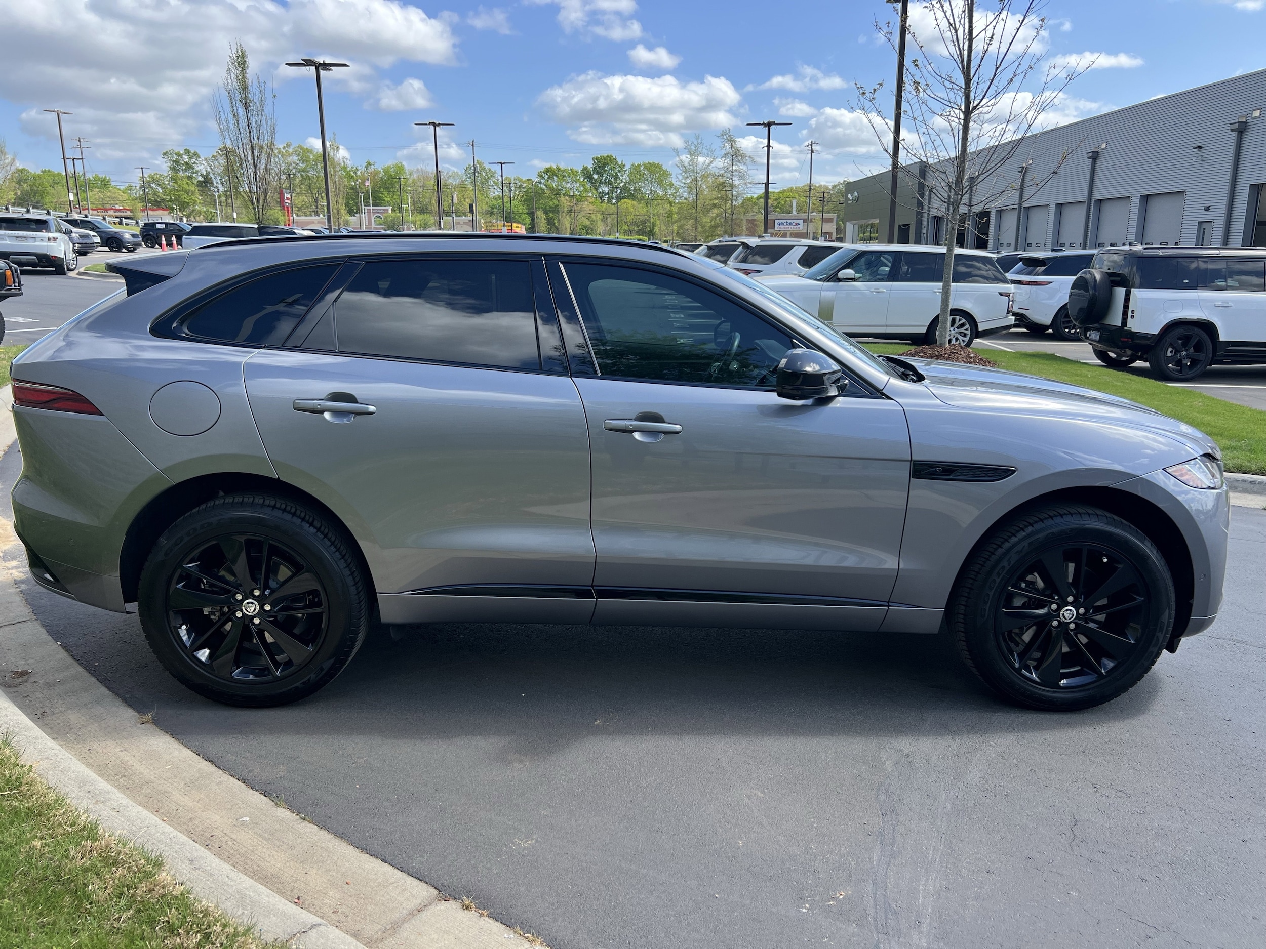 2025 Jaguar F-PACE R-Dynamic S photo 6