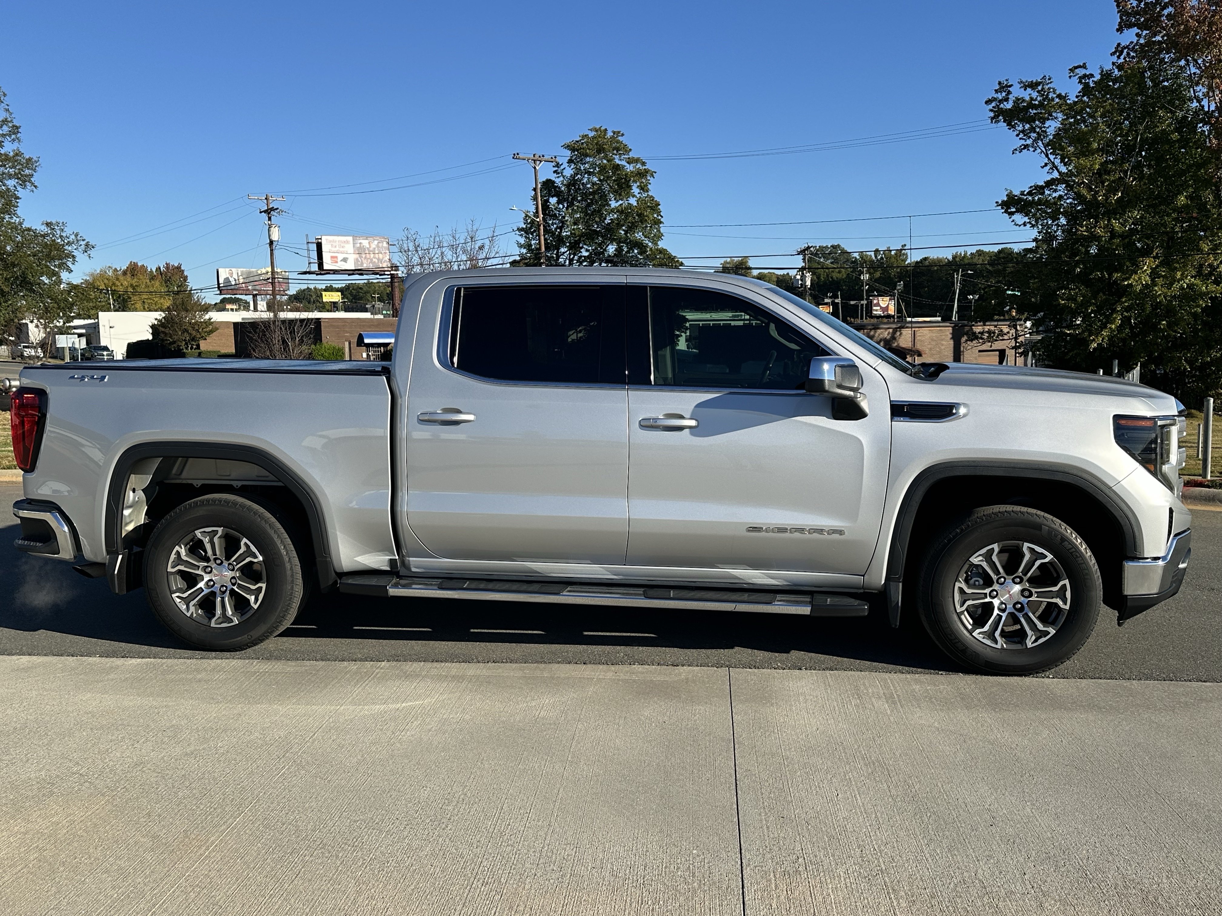 Used 2022 GMC Sierra 1500 SLE Pickup