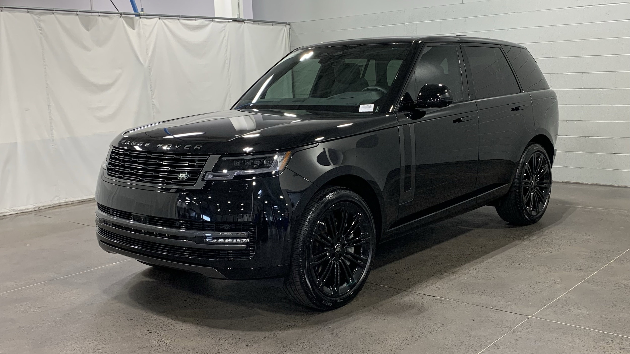 2025 Land Rover Range Rover SE's photo