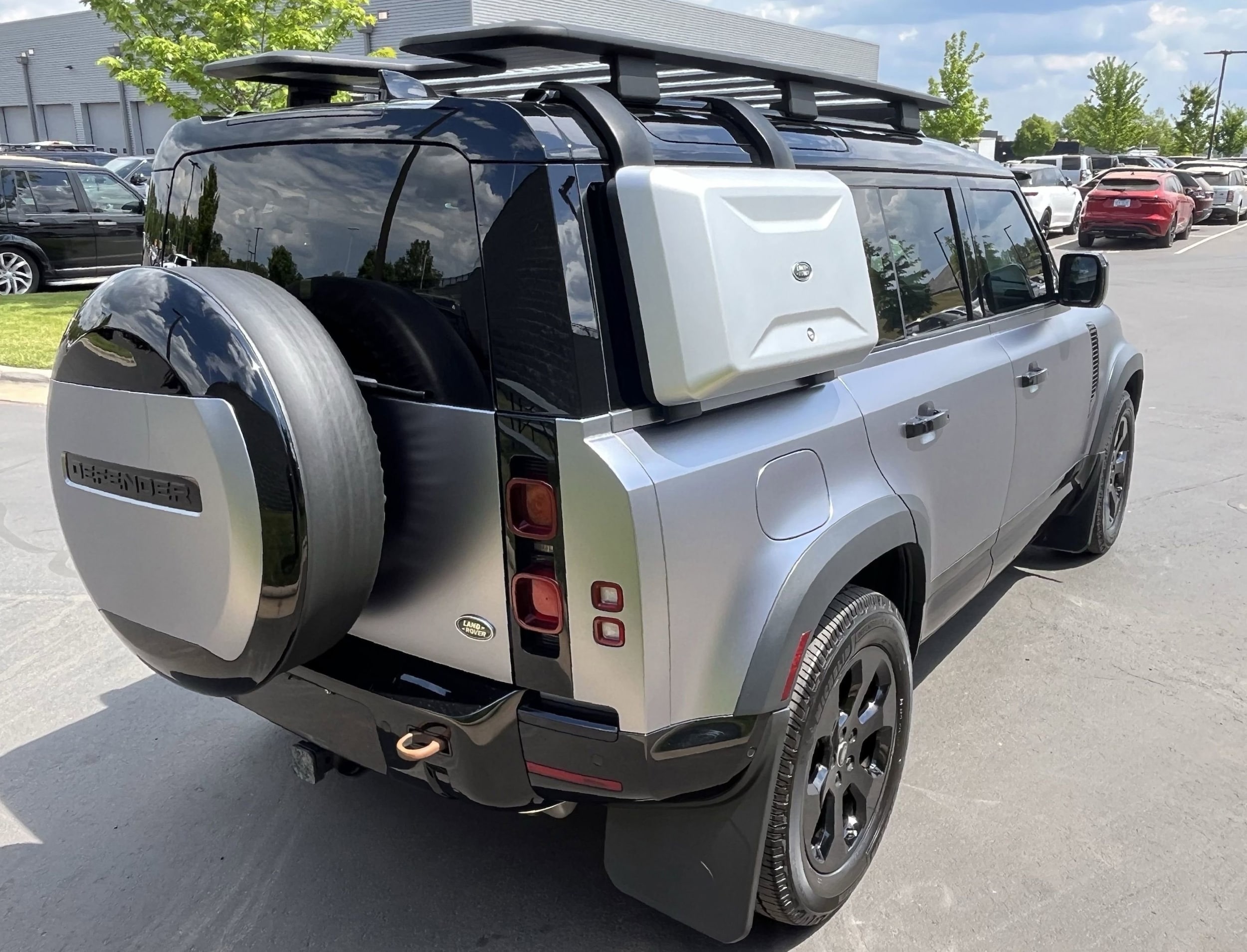 2023 Land Rover Defender X-Dynamic SE photo 4