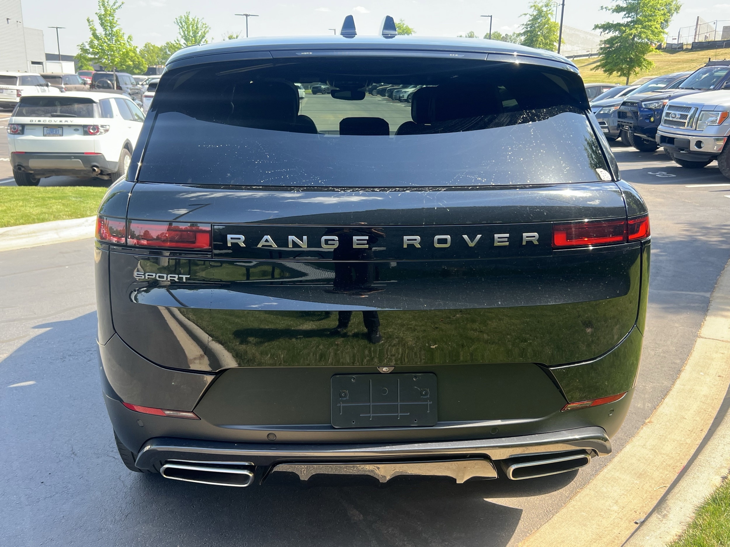 2024 Land Rover Range Rover Sport SE photo 4