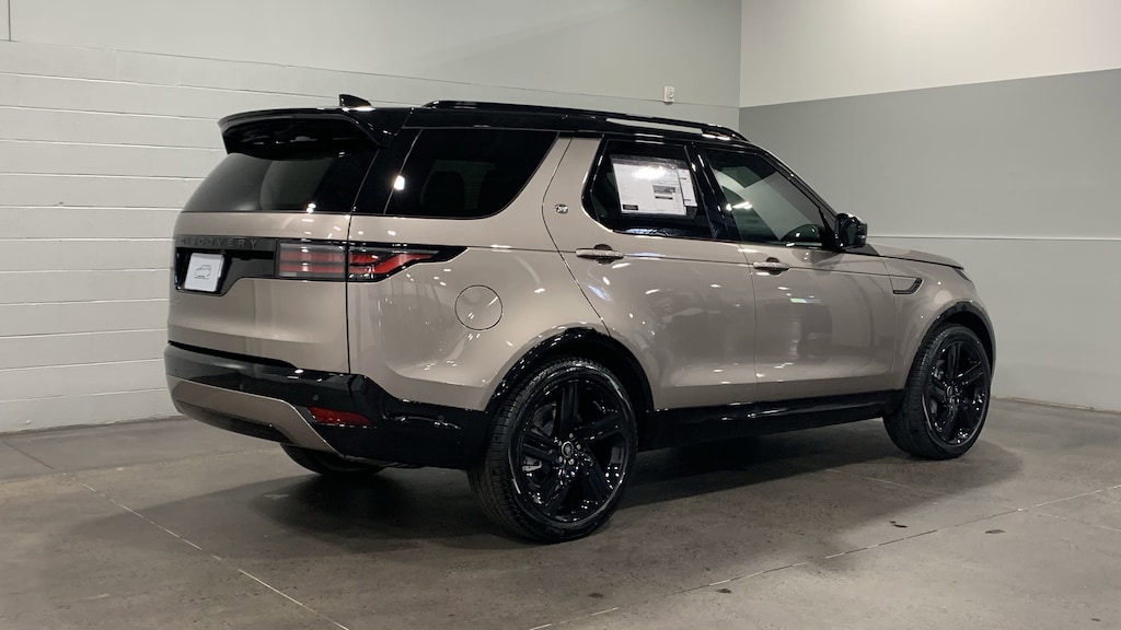 Used 2025 Land Rover Discovery Dynamic SE SUV