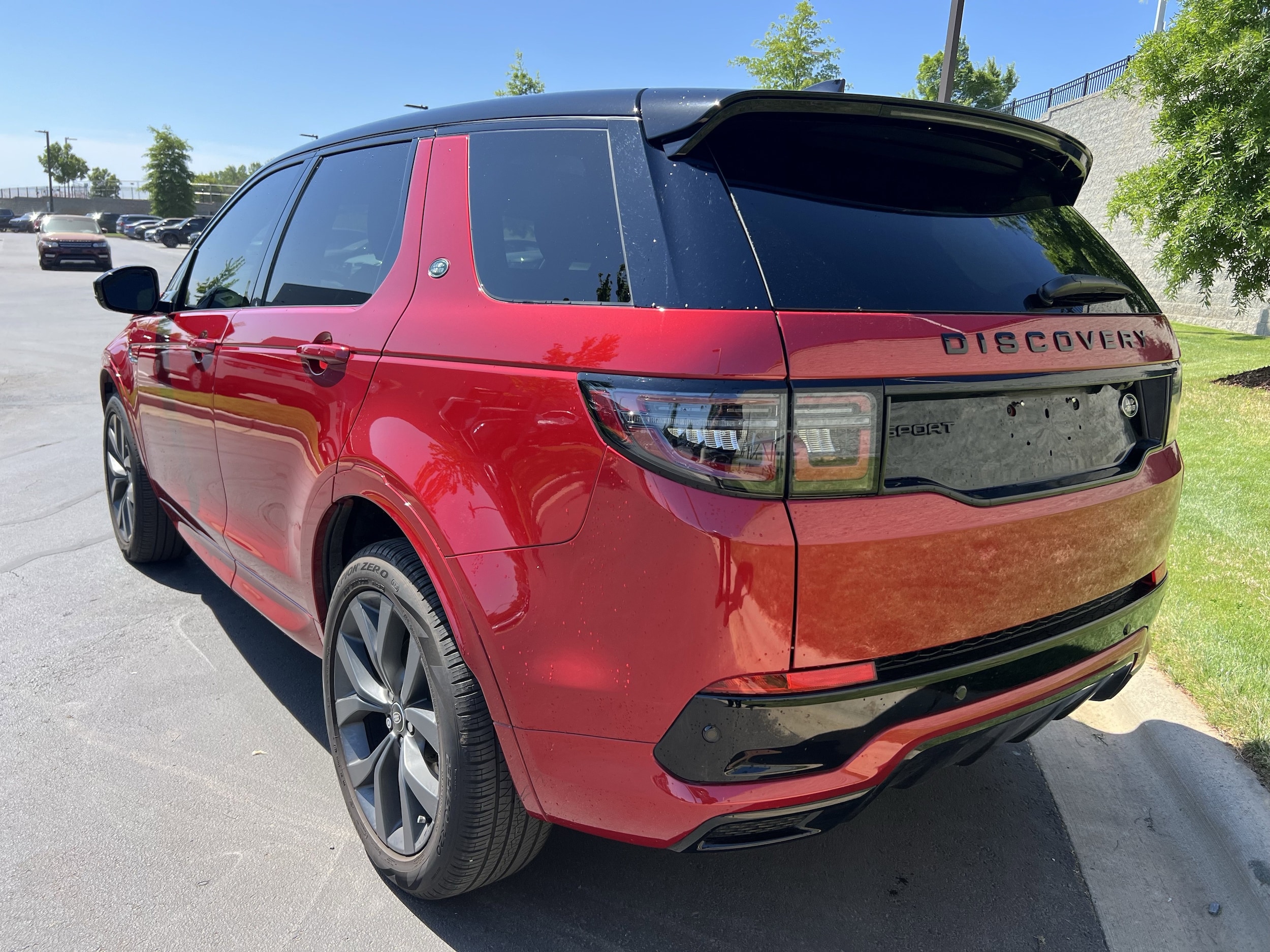 2023 Land Rover Discovery Sport SE R-Dynamic photo 2