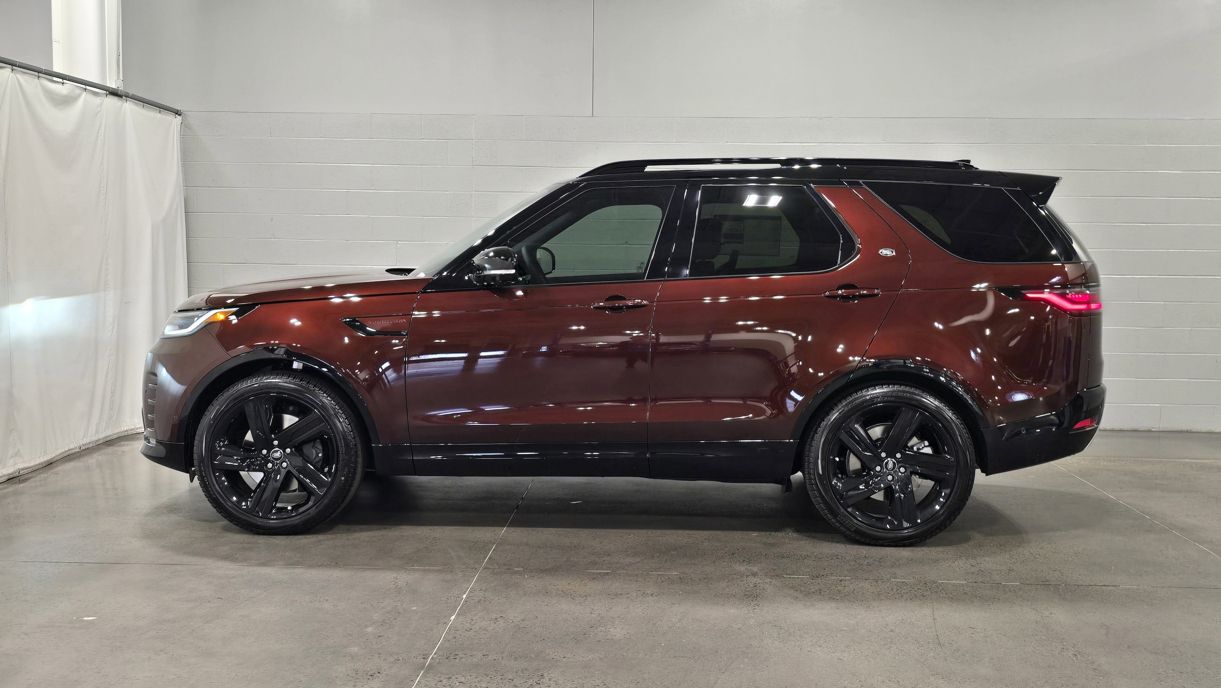 2026 Land Rover Discovery Gemini Edition photo 6