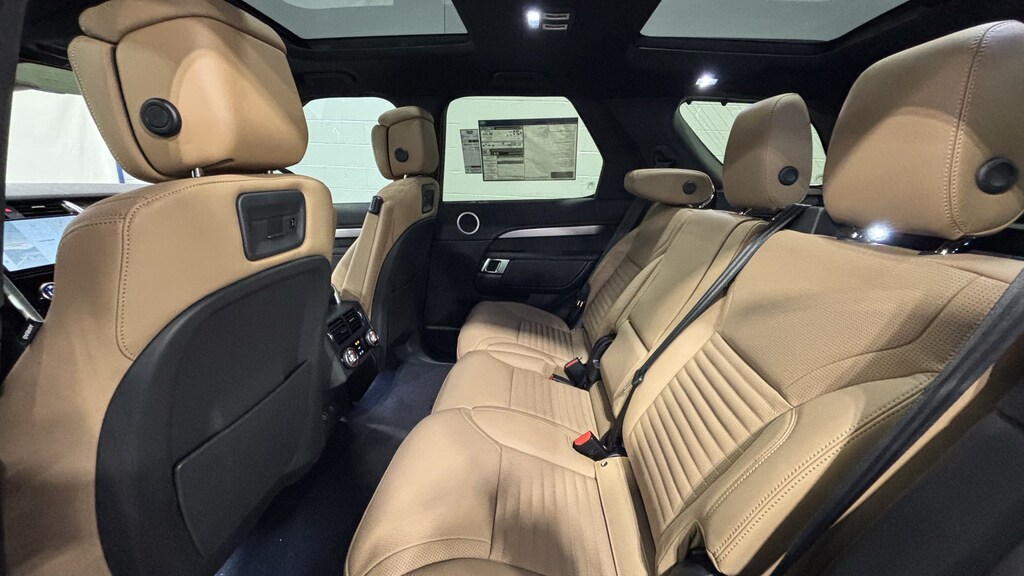 Used 2026 Land Rover Discovery Dynamic SE SUV