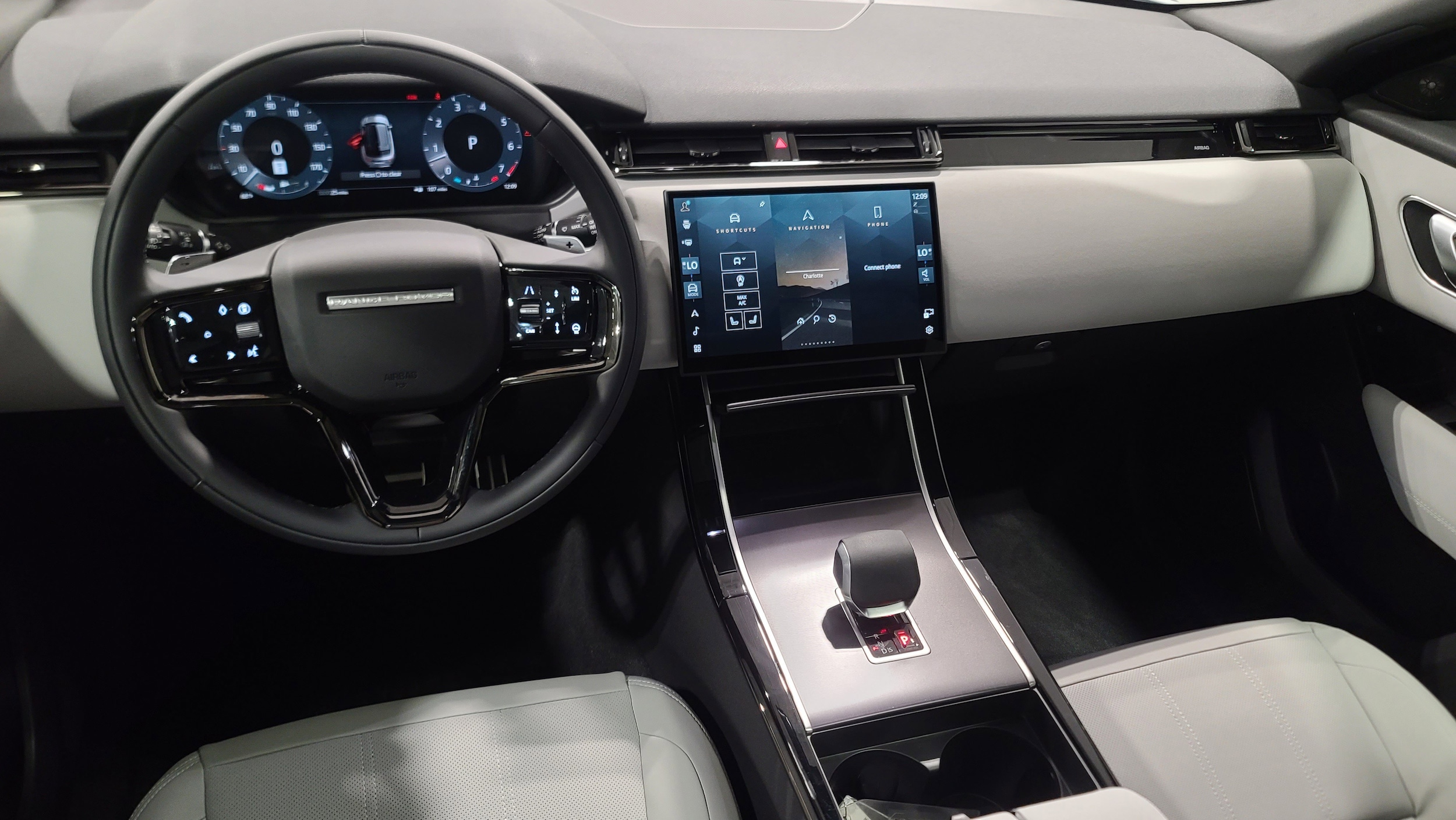 2026 Land Rover Range Rover Velar Dynamic SE photo 4