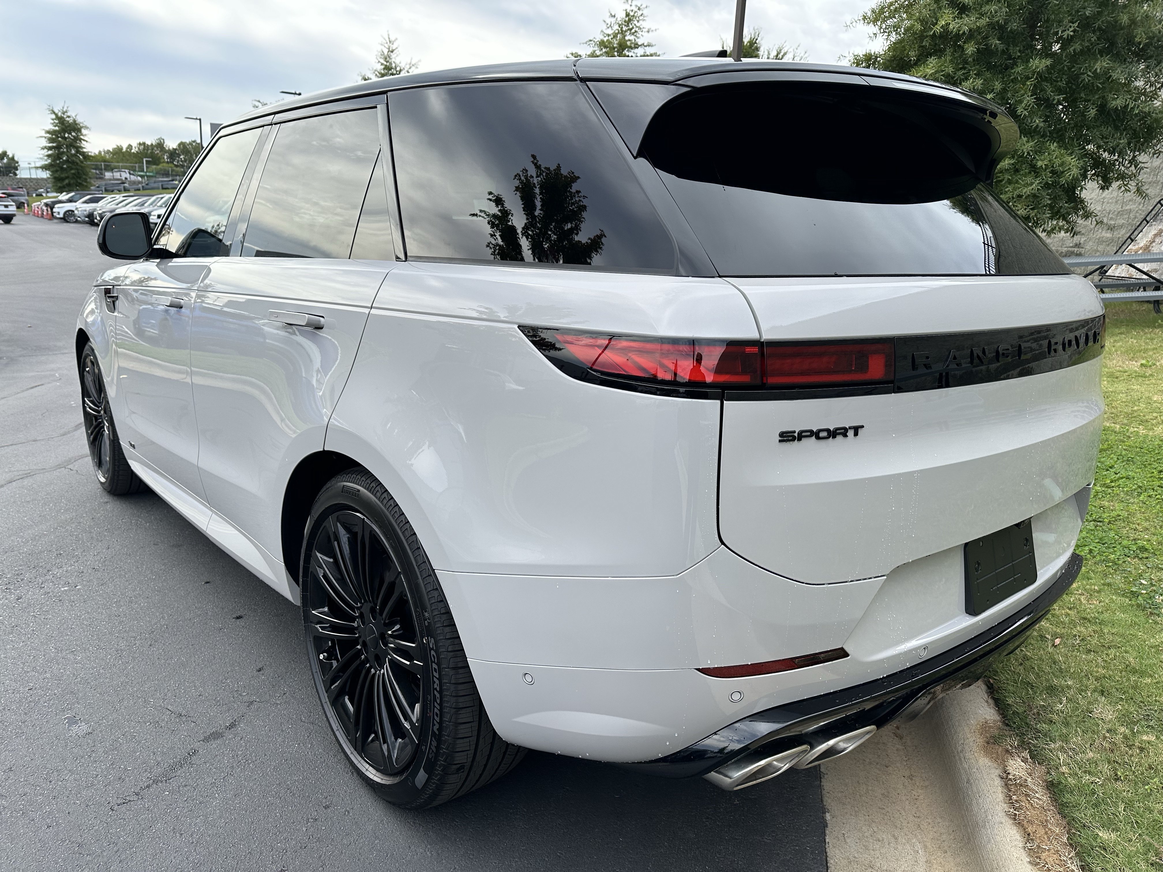 Used 2027 Land Rover Range Rover Sport Dynamic SE SUV
