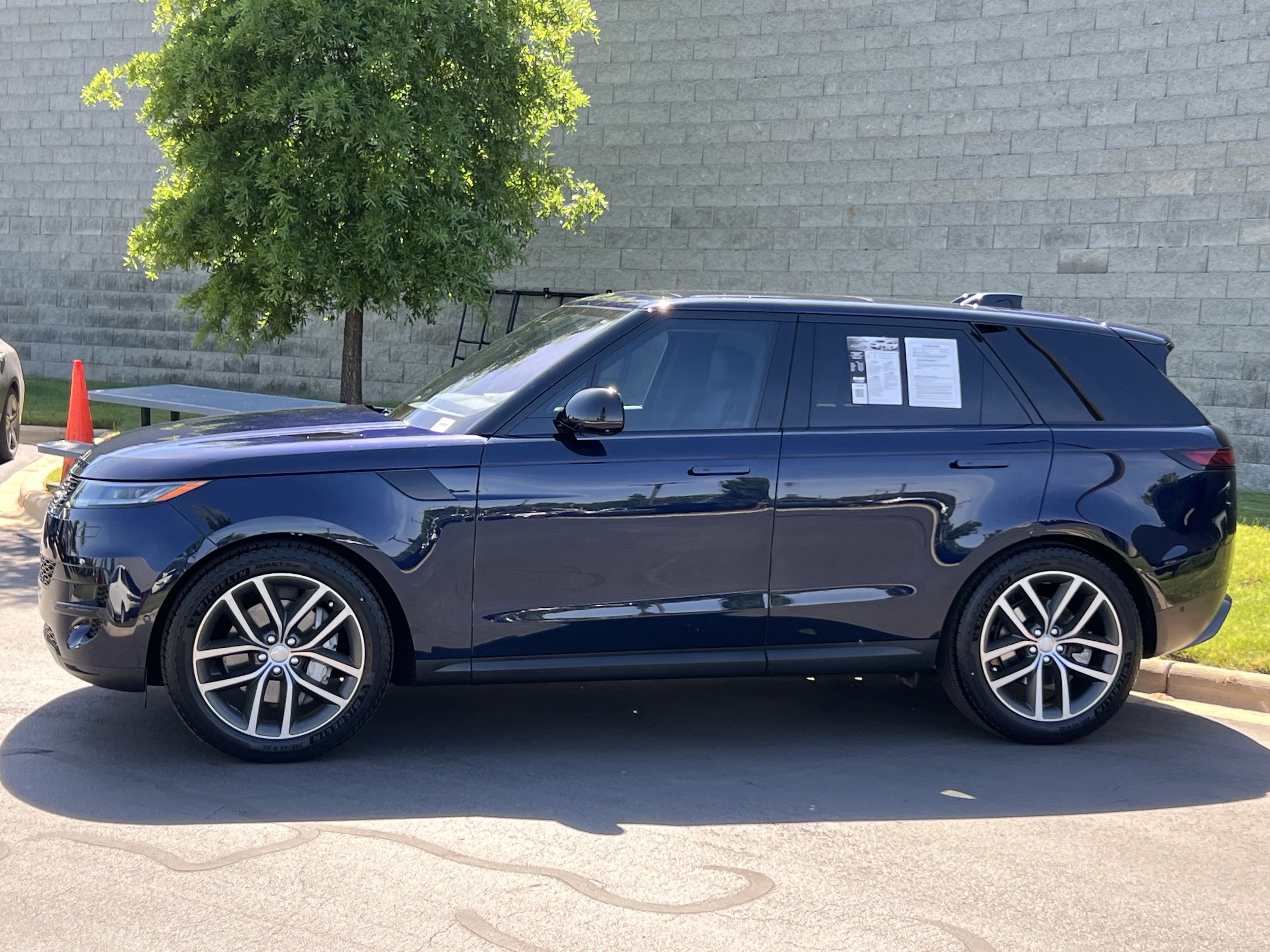 2023 Land Rover Range Rover Sport SE photo 2