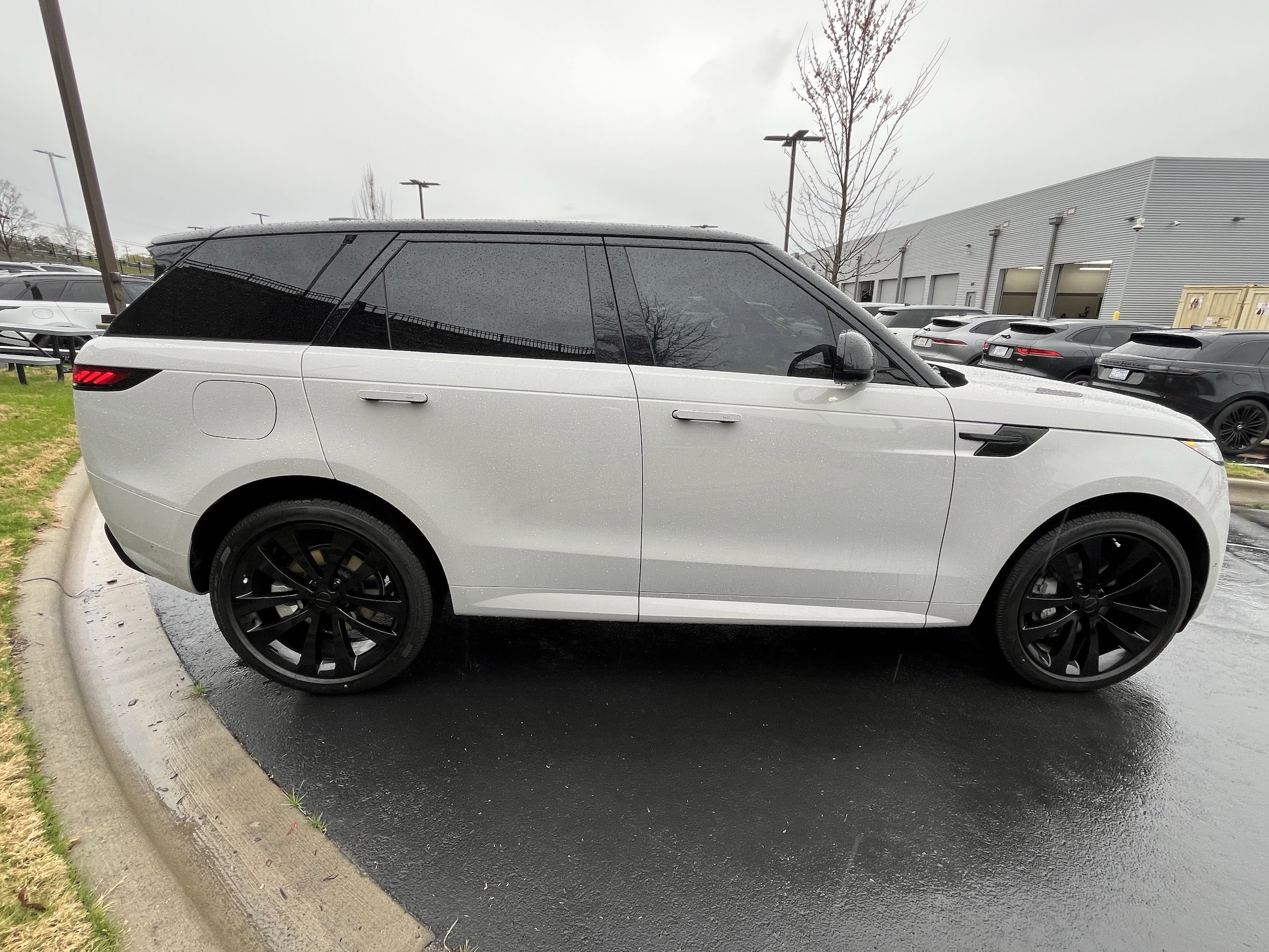 2026 Land Rover Range Rover Sport Dynamic SE photo 6