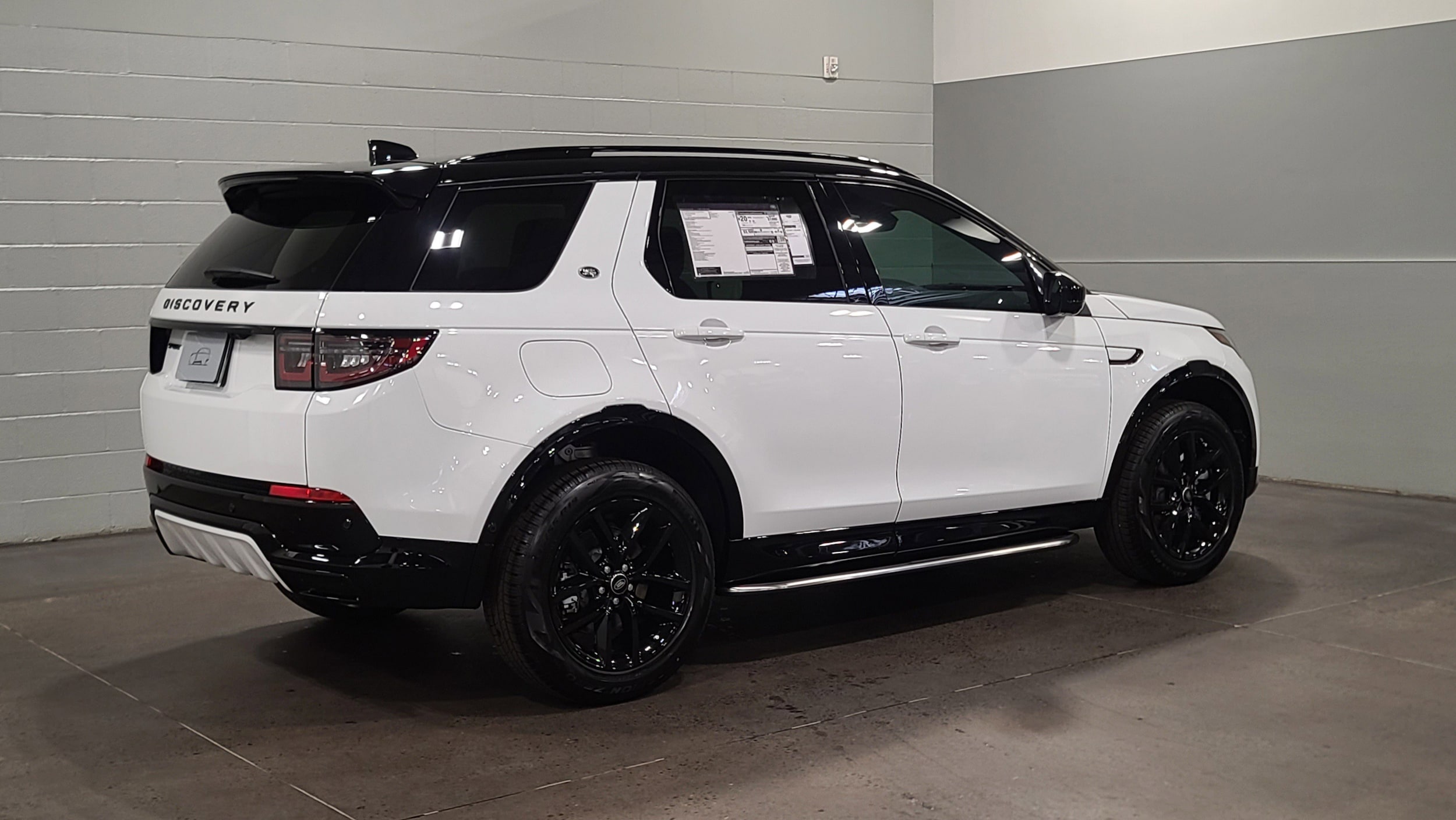 2026 Land Rover Discovery Sport Landmark photo 2