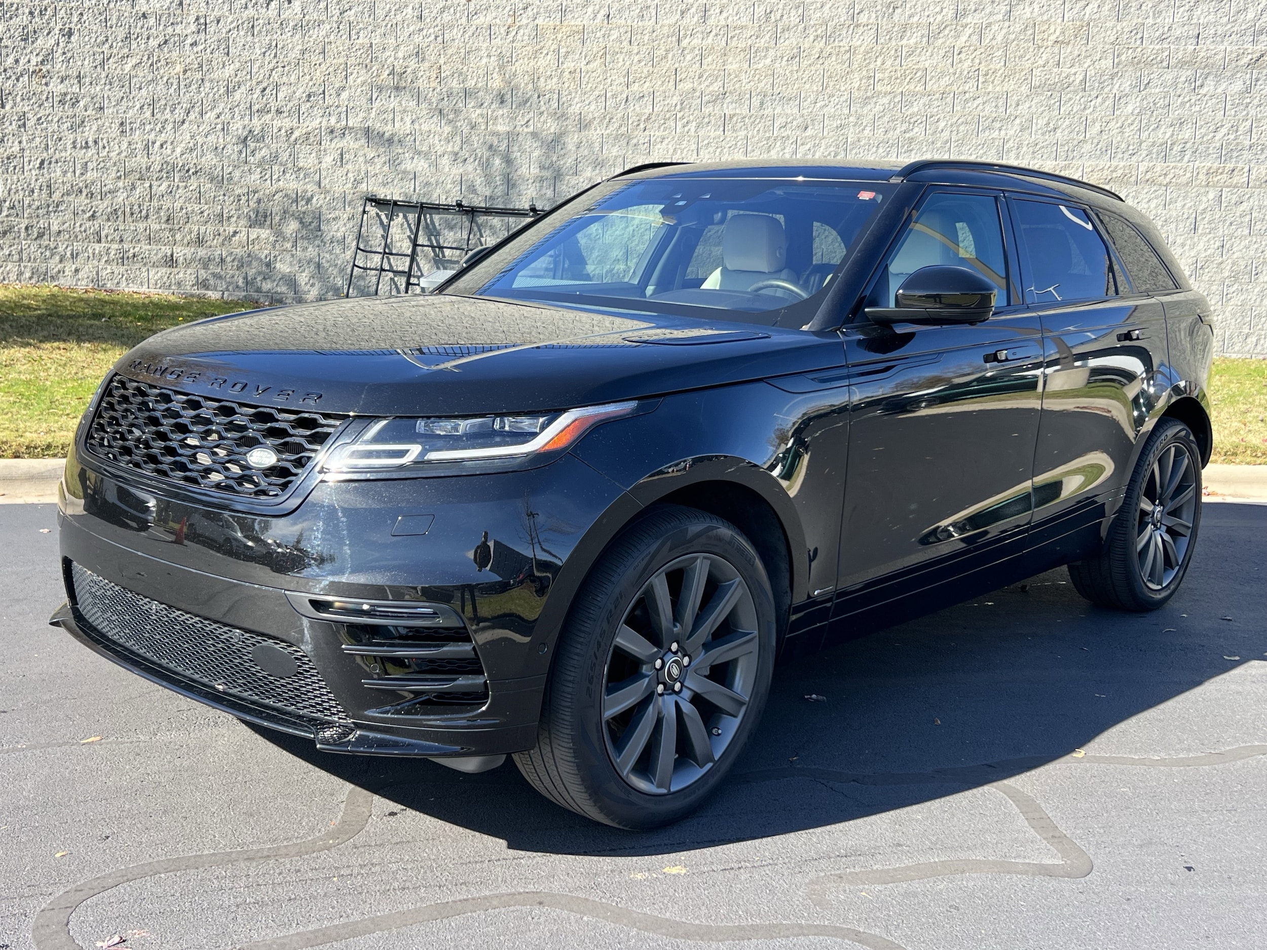 2019 Land Rover Range Rover Velar SE's photo