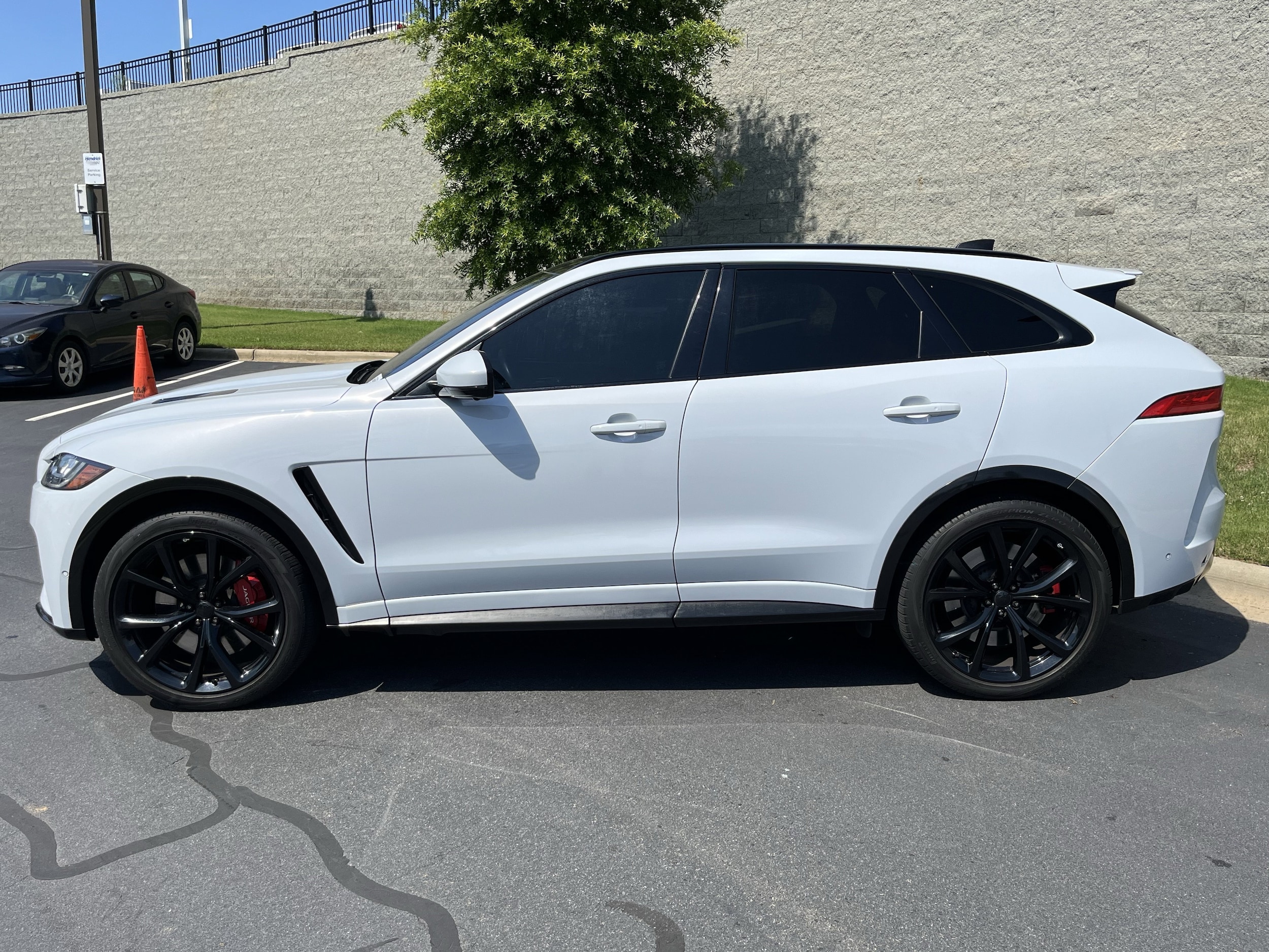 Jaguar F-PACE SVR