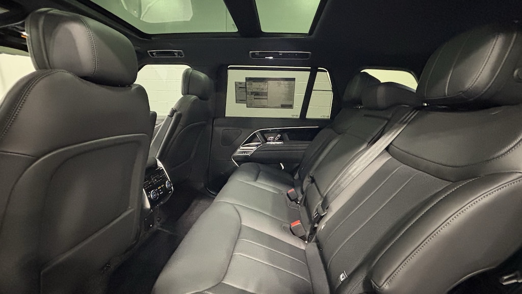 New 2026 Land Rover Range Rover SE 7 Seats SUV