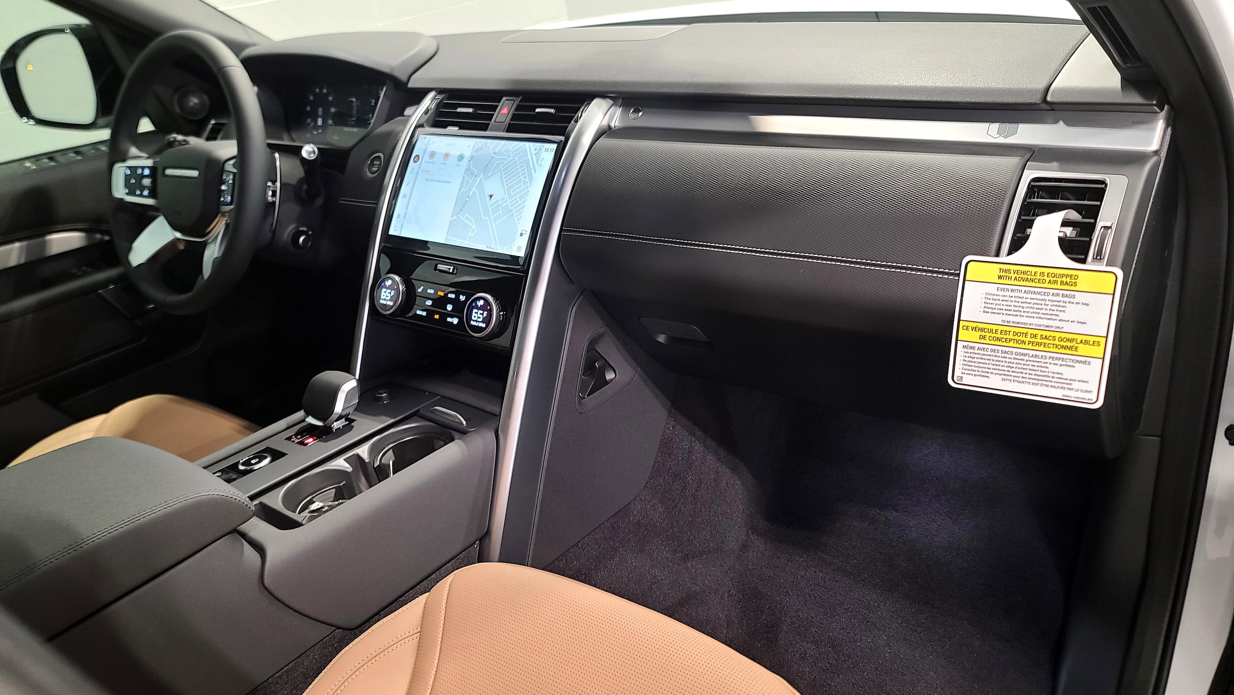 2026 Land Rover Discovery photo 3