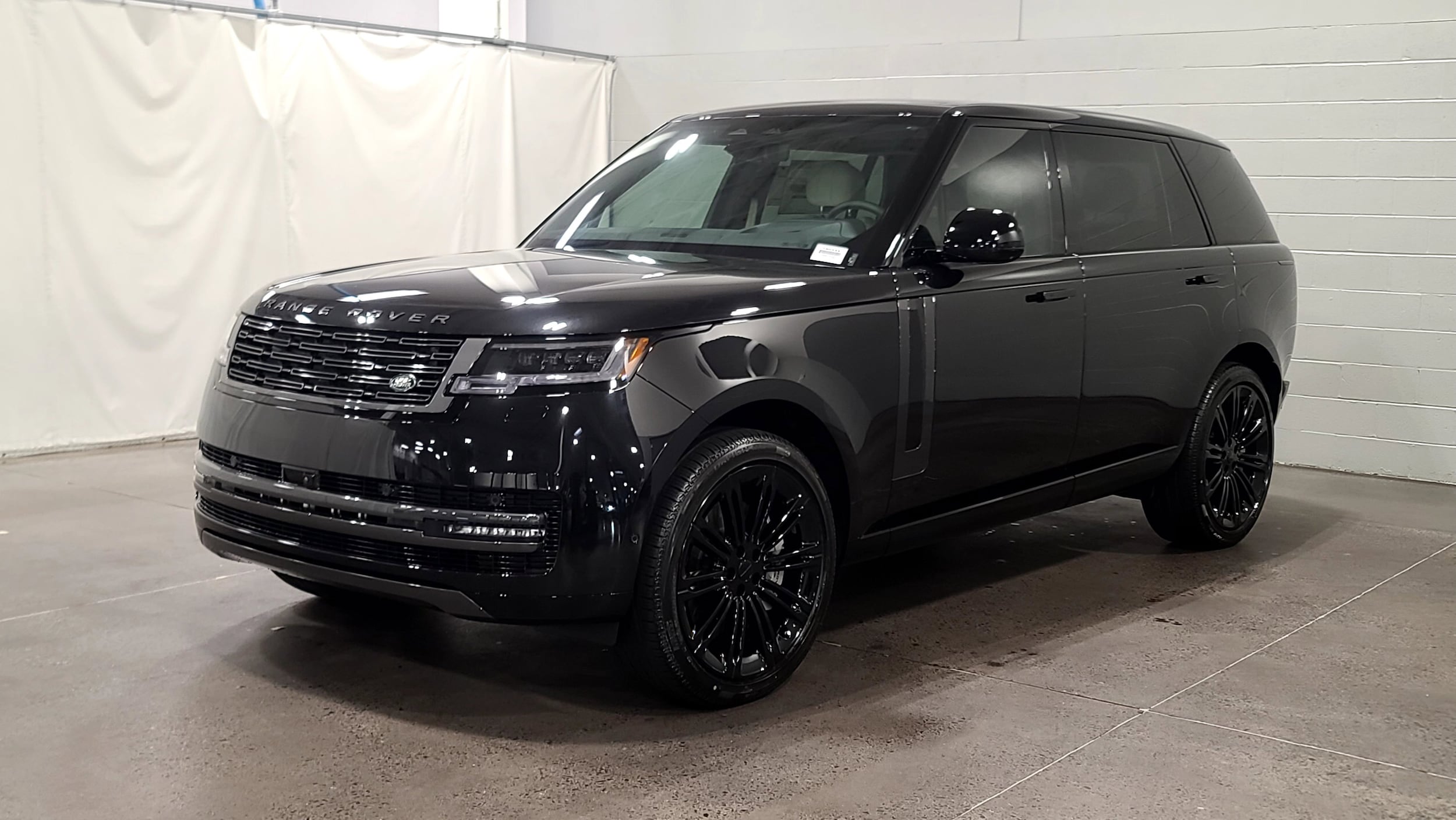 2026 Land Rover Range Rover SE's photo