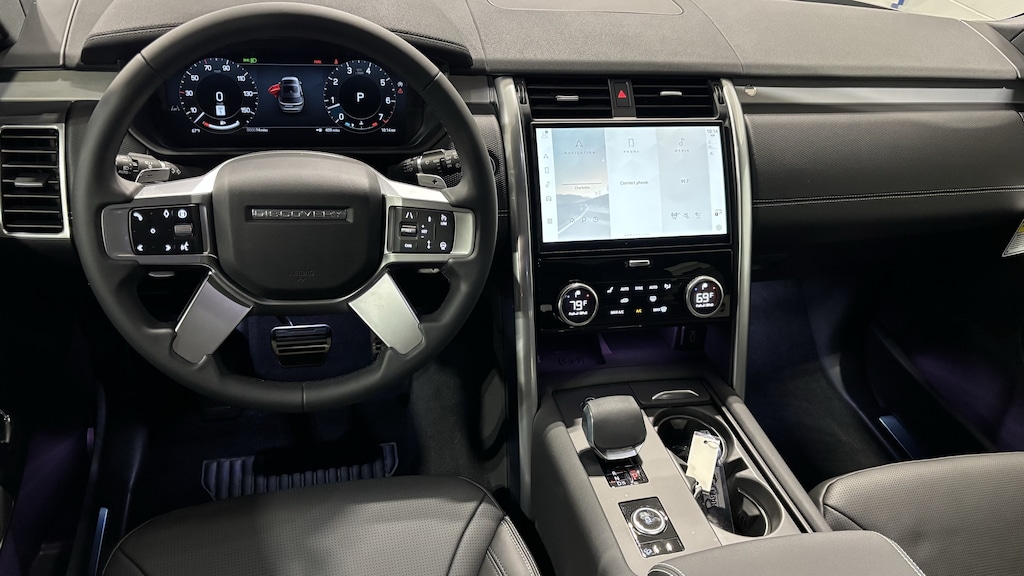 New 2026 Land Rover Discovery Dynamic SE SUV