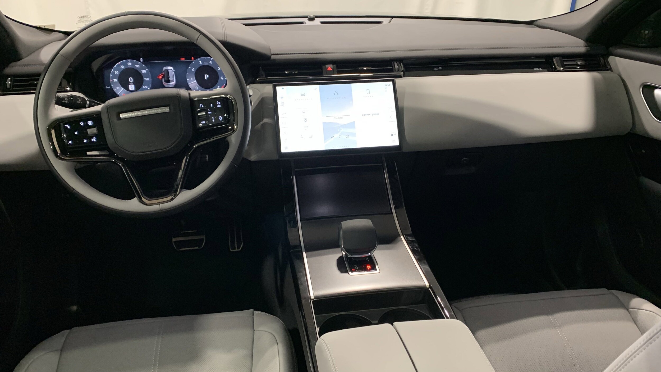 2026 Land Rover Range Rover Velar SE photo 4