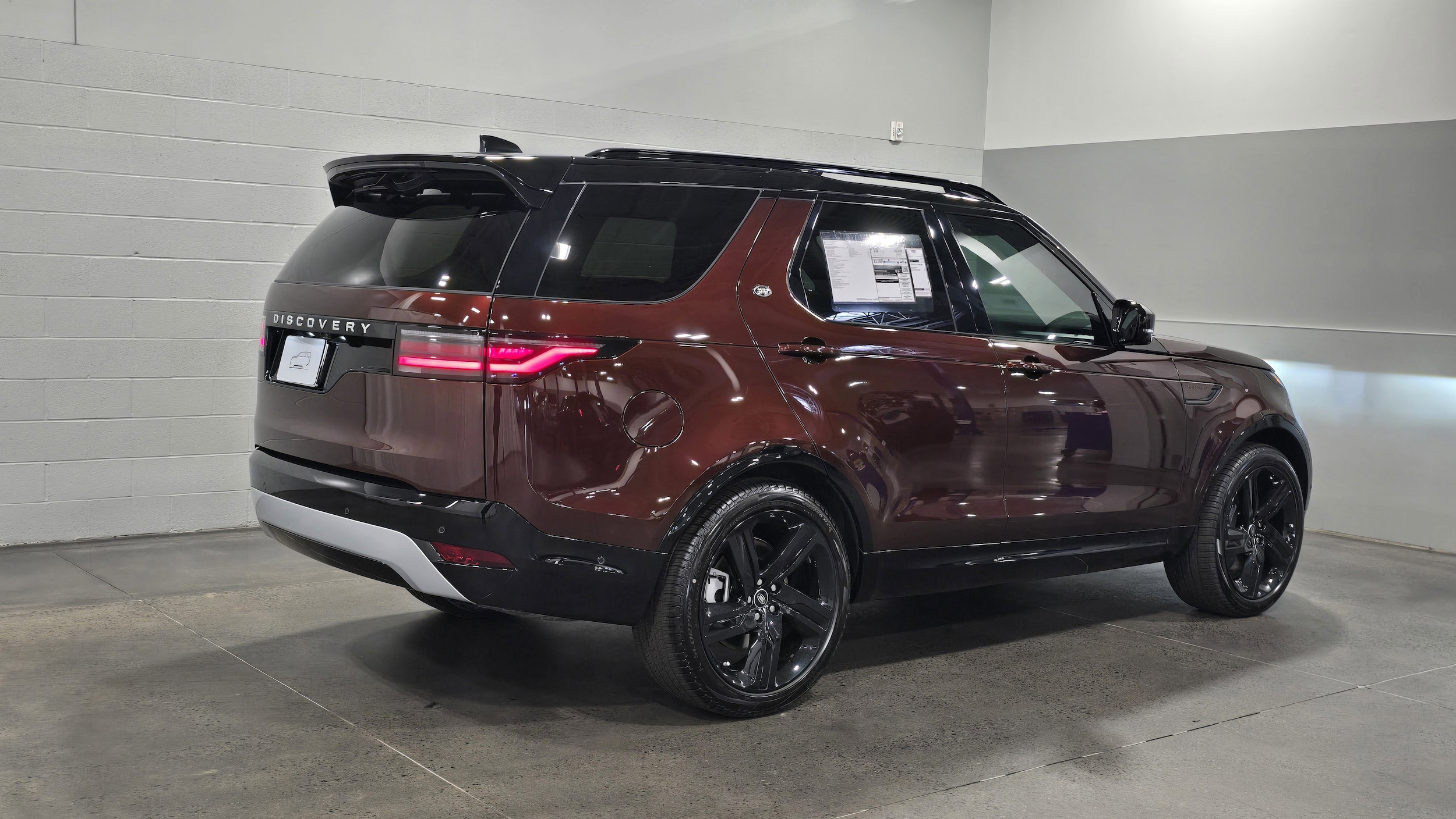 2026 Land Rover Discovery Gemini Edition photo 2