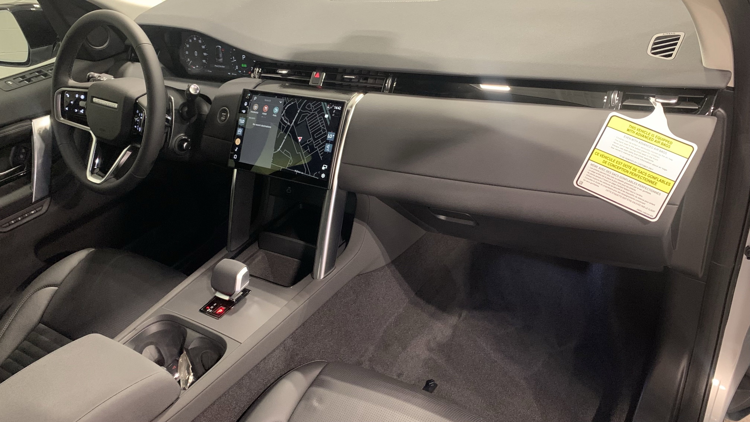 2025 Land Rover Discovery Sport S photo 3