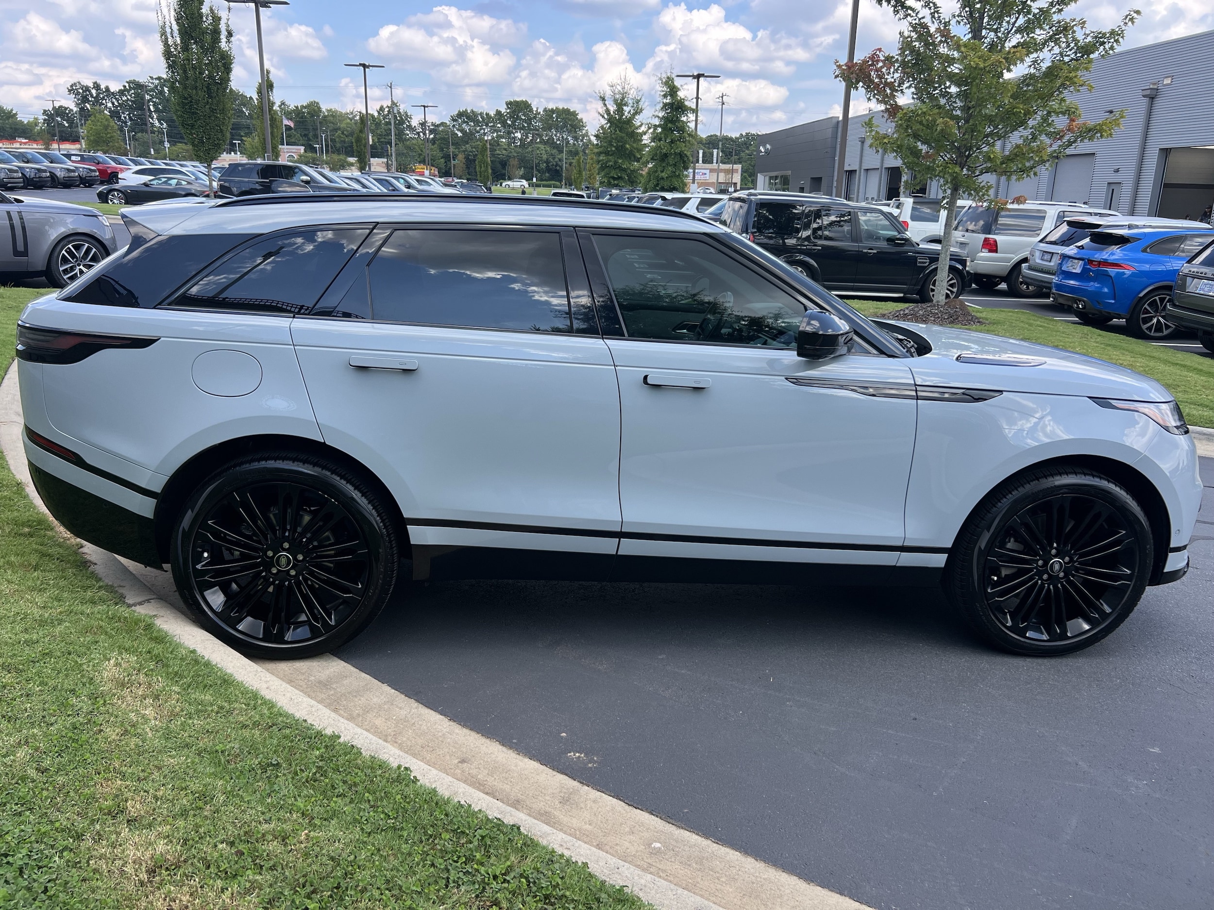 2026 Land Rover Range Rover Velar Dynamic SE
