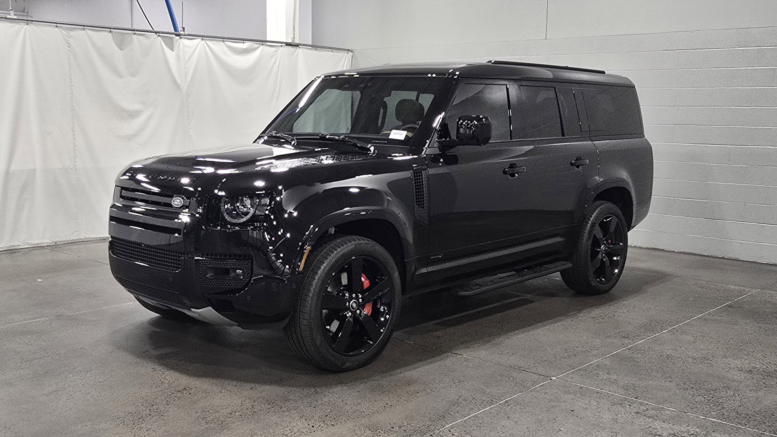 2025 Land Rover Defender X's photo