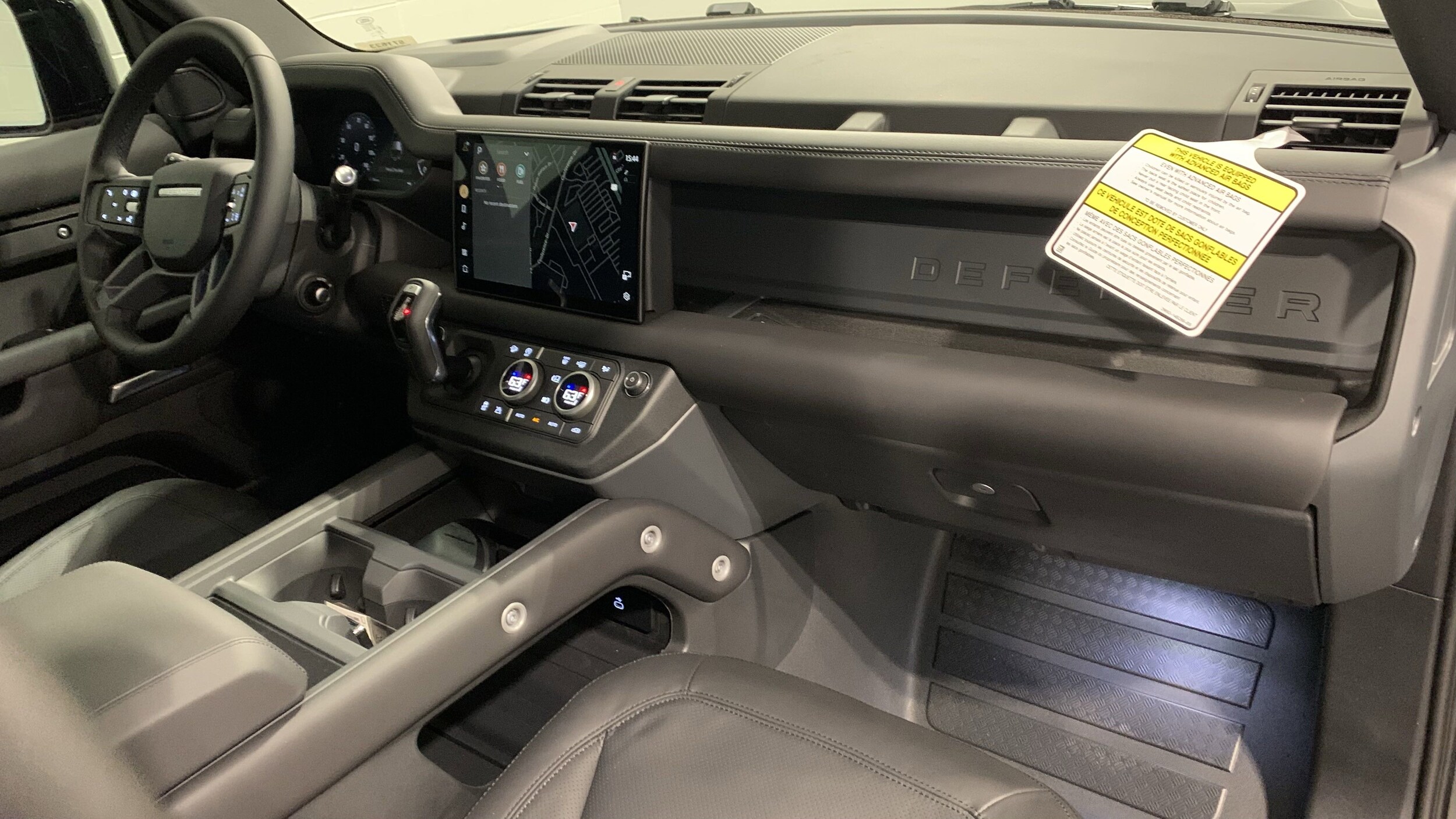 2025 Land Rover Defender 110 S photo 3
