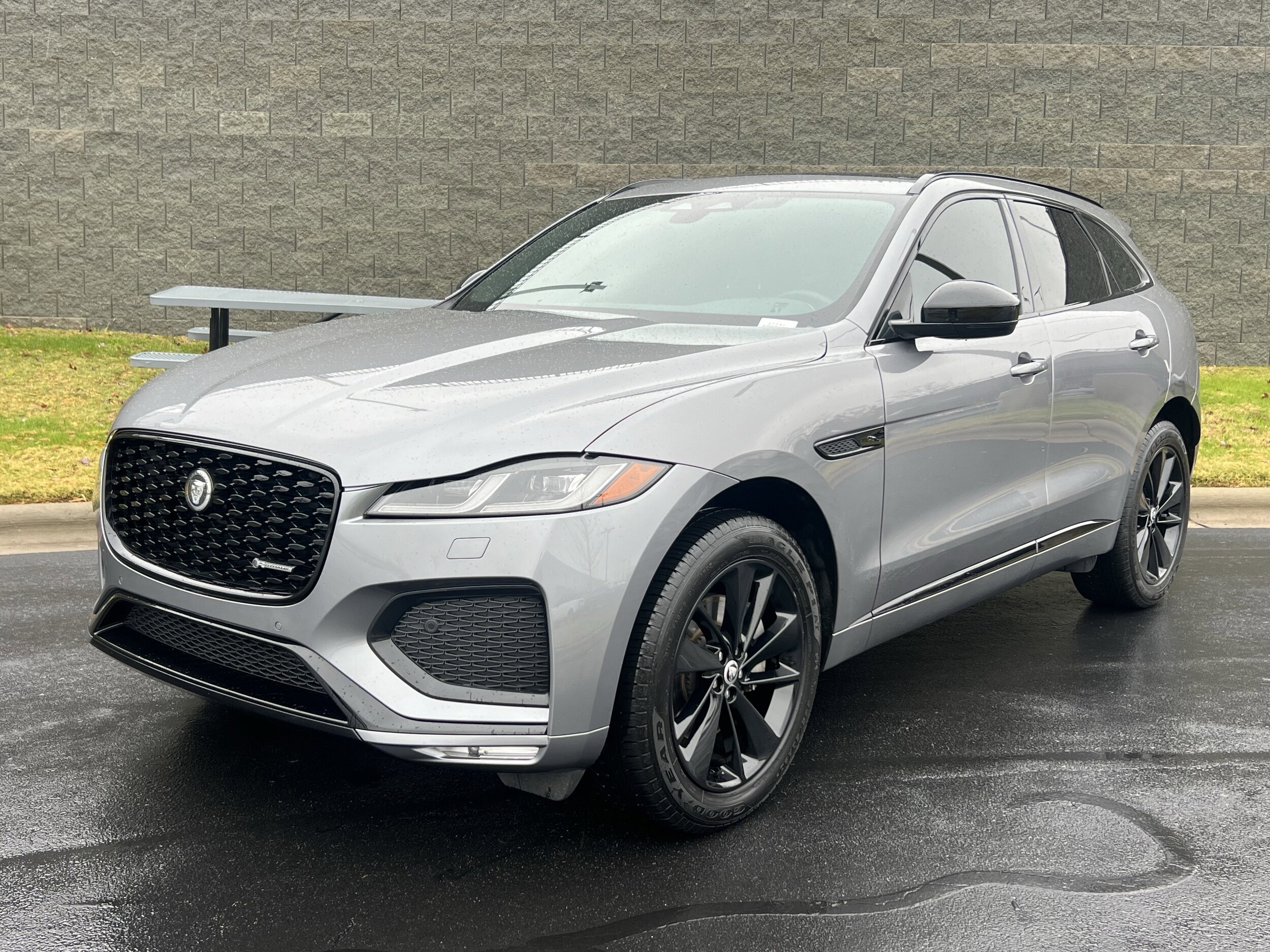 2025 Jaguar F-PACE R-Dynamic S's photo