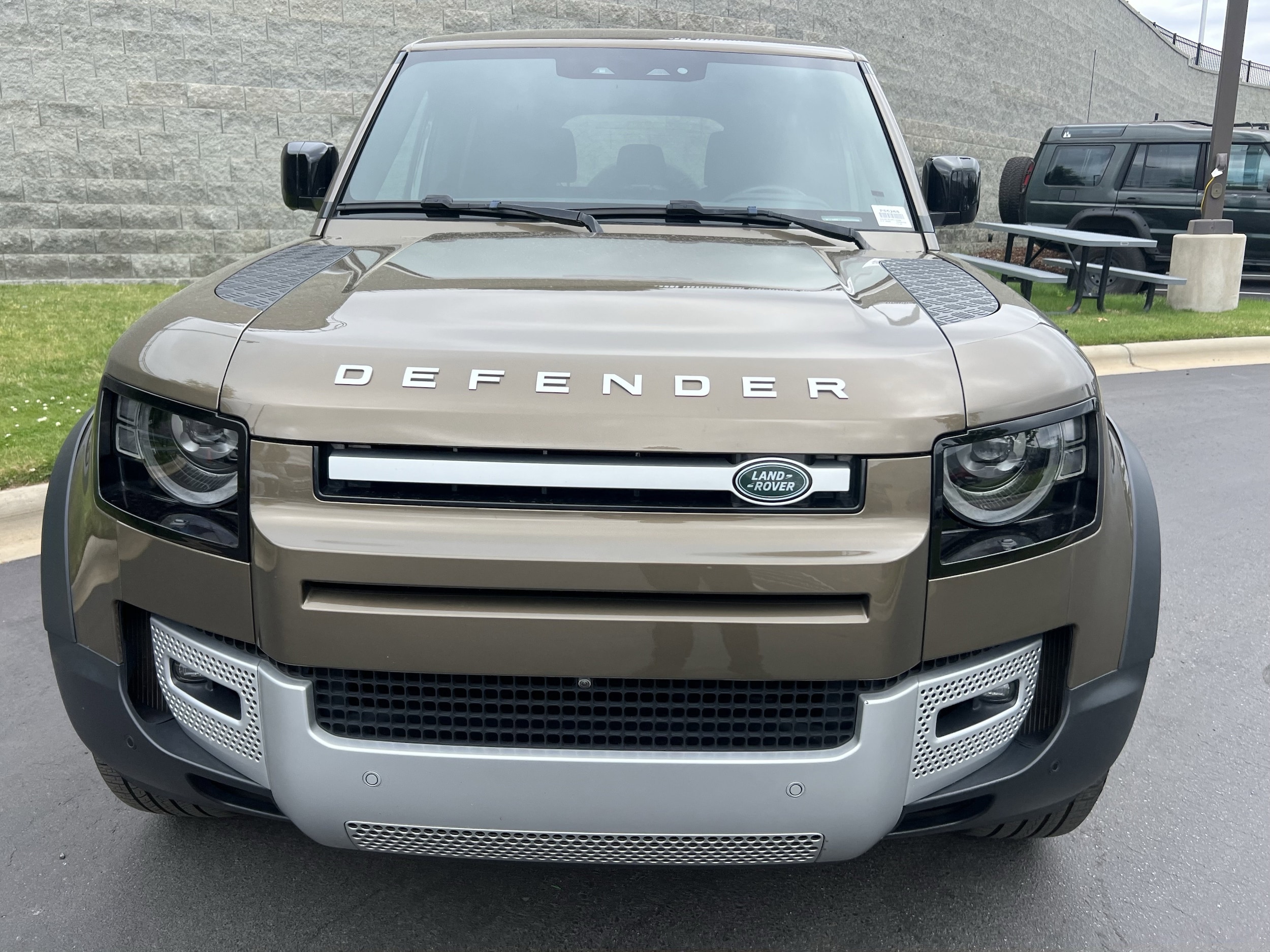 2023 Land Rover Defender SE photo 5