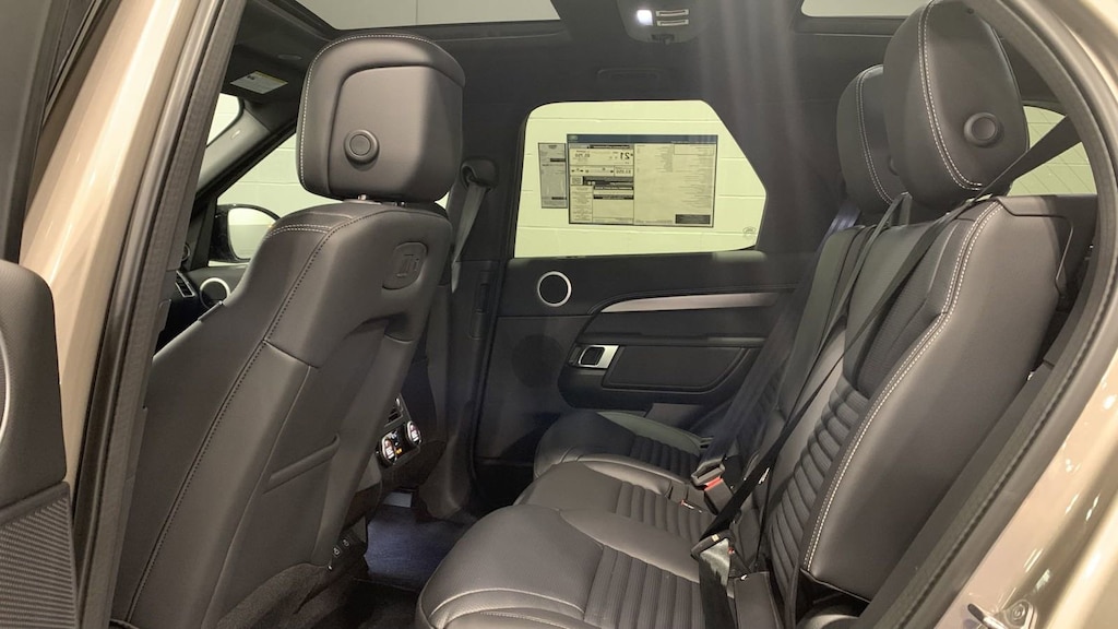 Used 2025 Land Rover Discovery Dynamic SE SUV