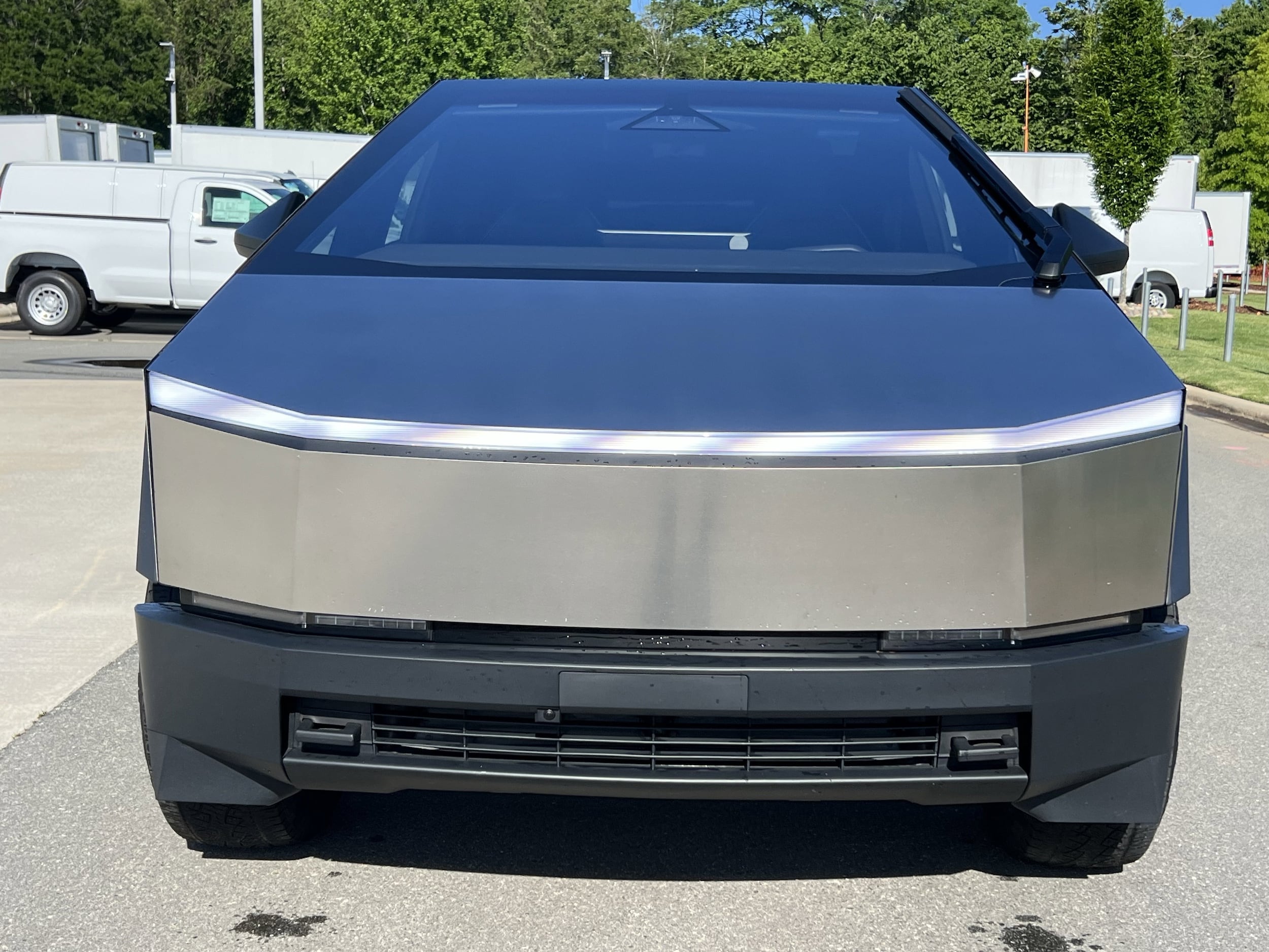 2024 Tesla Cybertruck photo 2