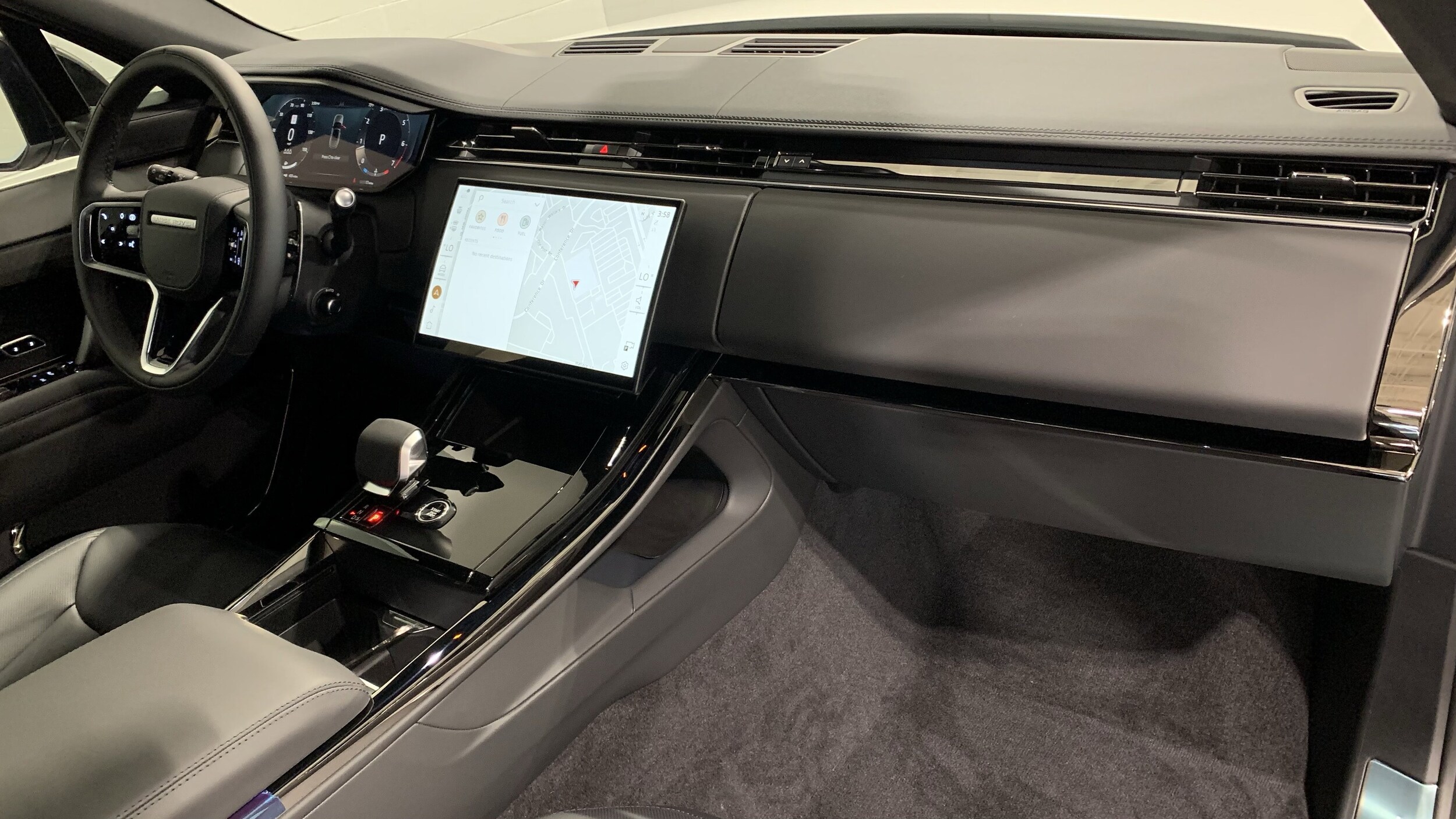 2025 Land Rover Range Rover Sport SE photo 2