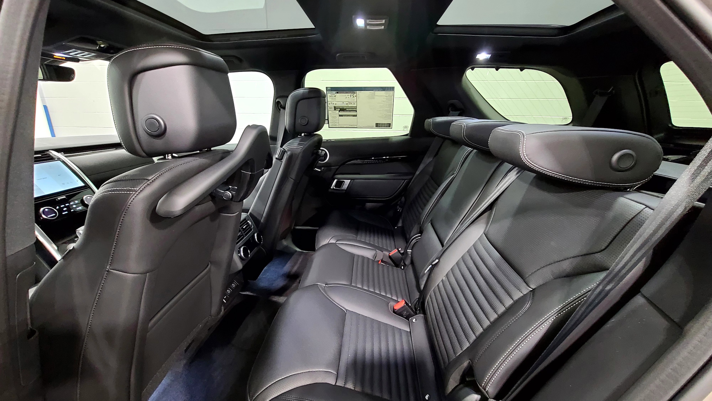 2026 Land Rover Discovery S photo 5