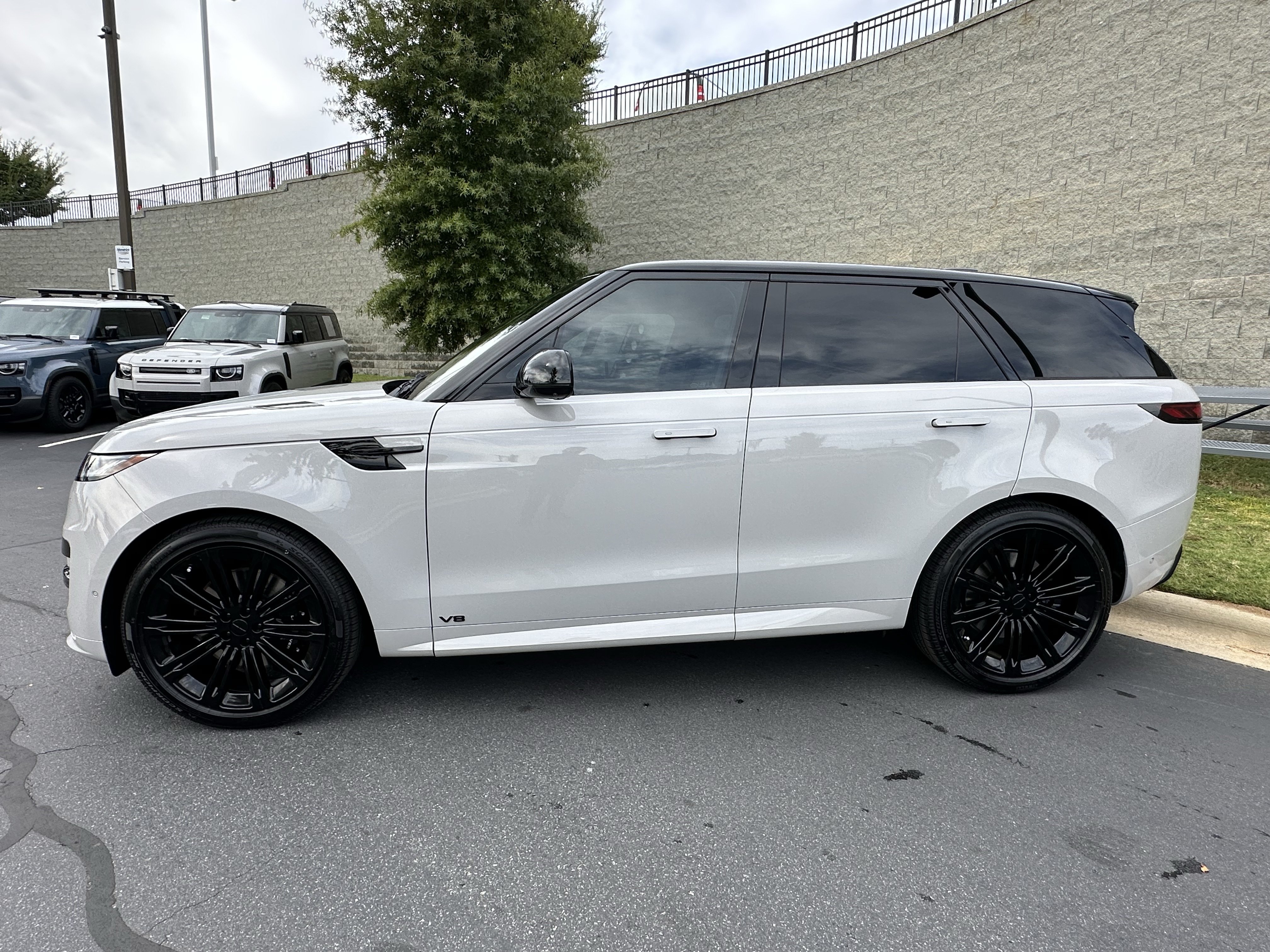 Used 2027 Land Rover Range Rover Sport Dynamic SE SUV