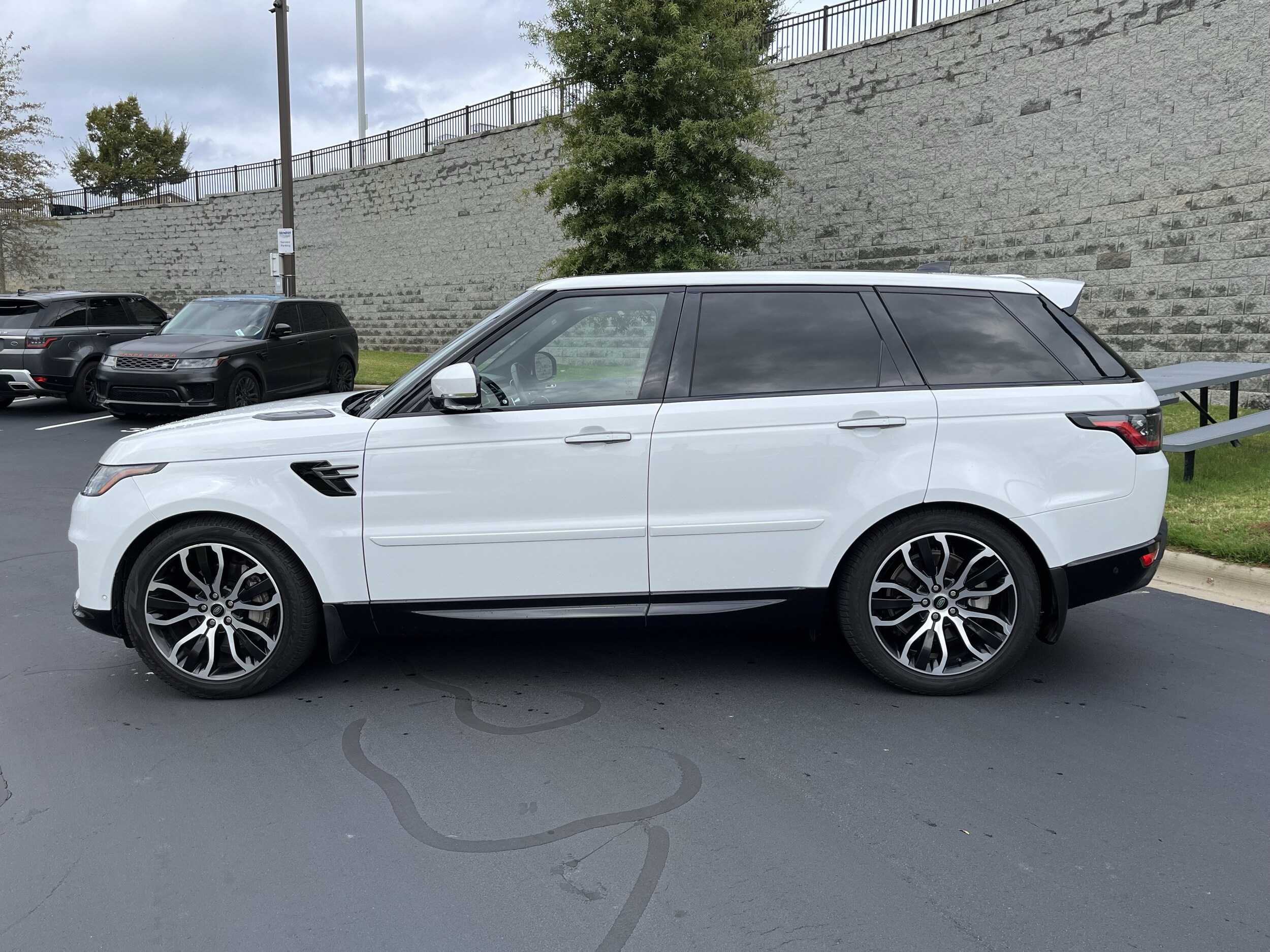 2022 Land Rover Range Rover Sport HSE Silver Edition photo 2