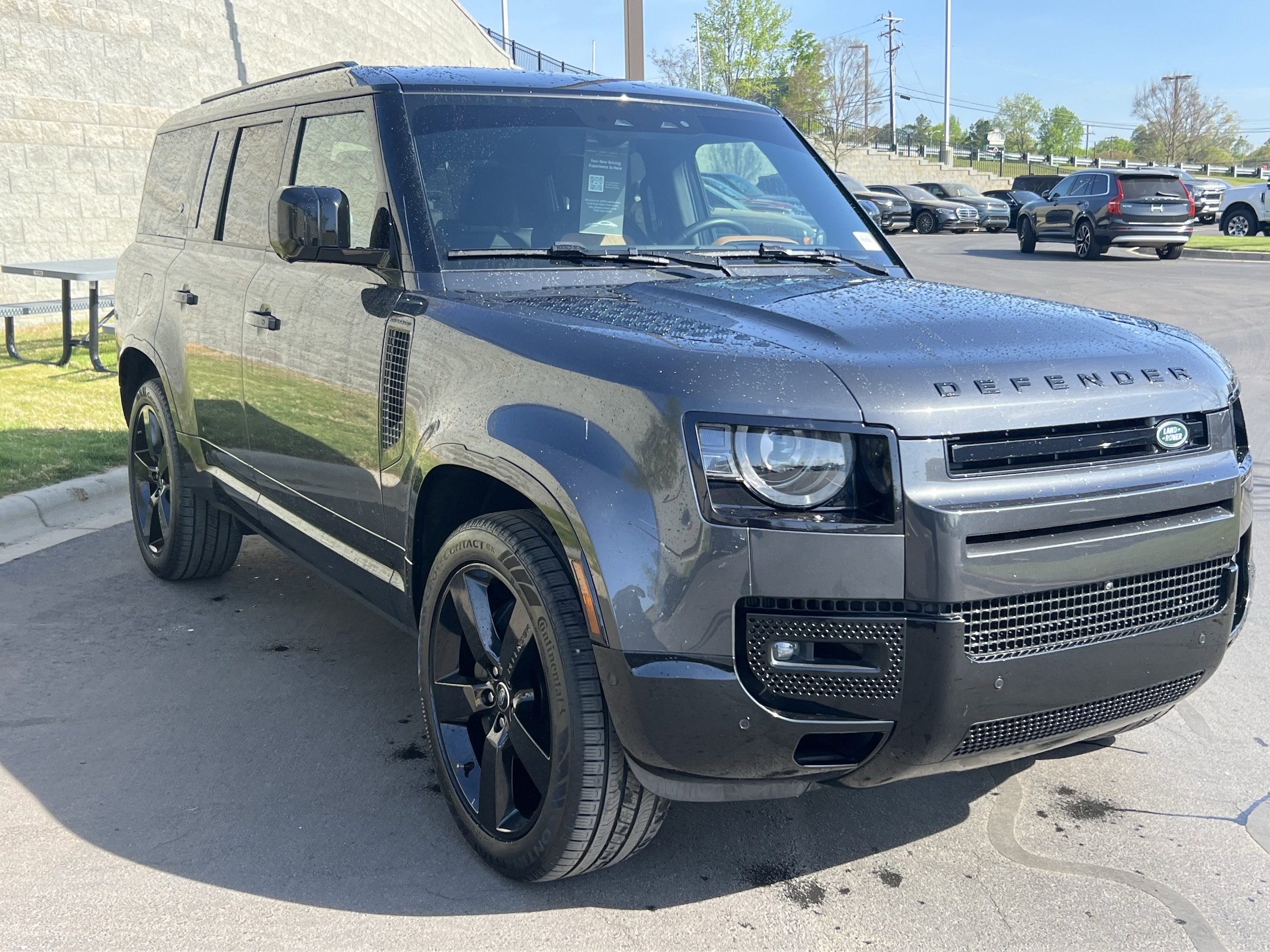 2024 Land Rover Defender 130 P400 X-Dynamic SE photo 3