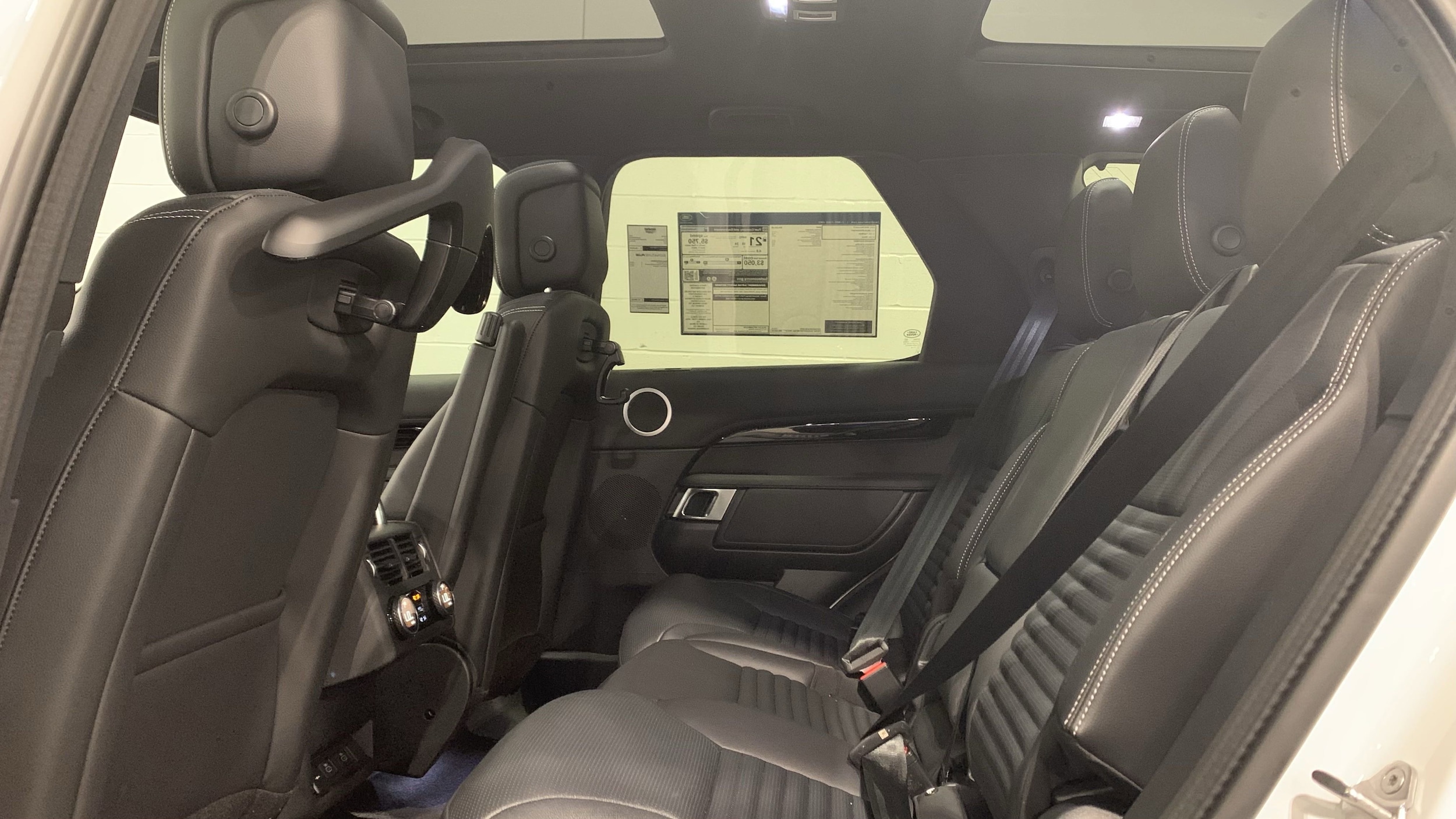 2025 Land Rover Discovery S photo 5