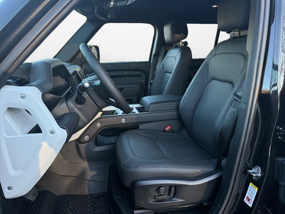 2026 Land Rover Defender X-Dynamic SE - Photo 9